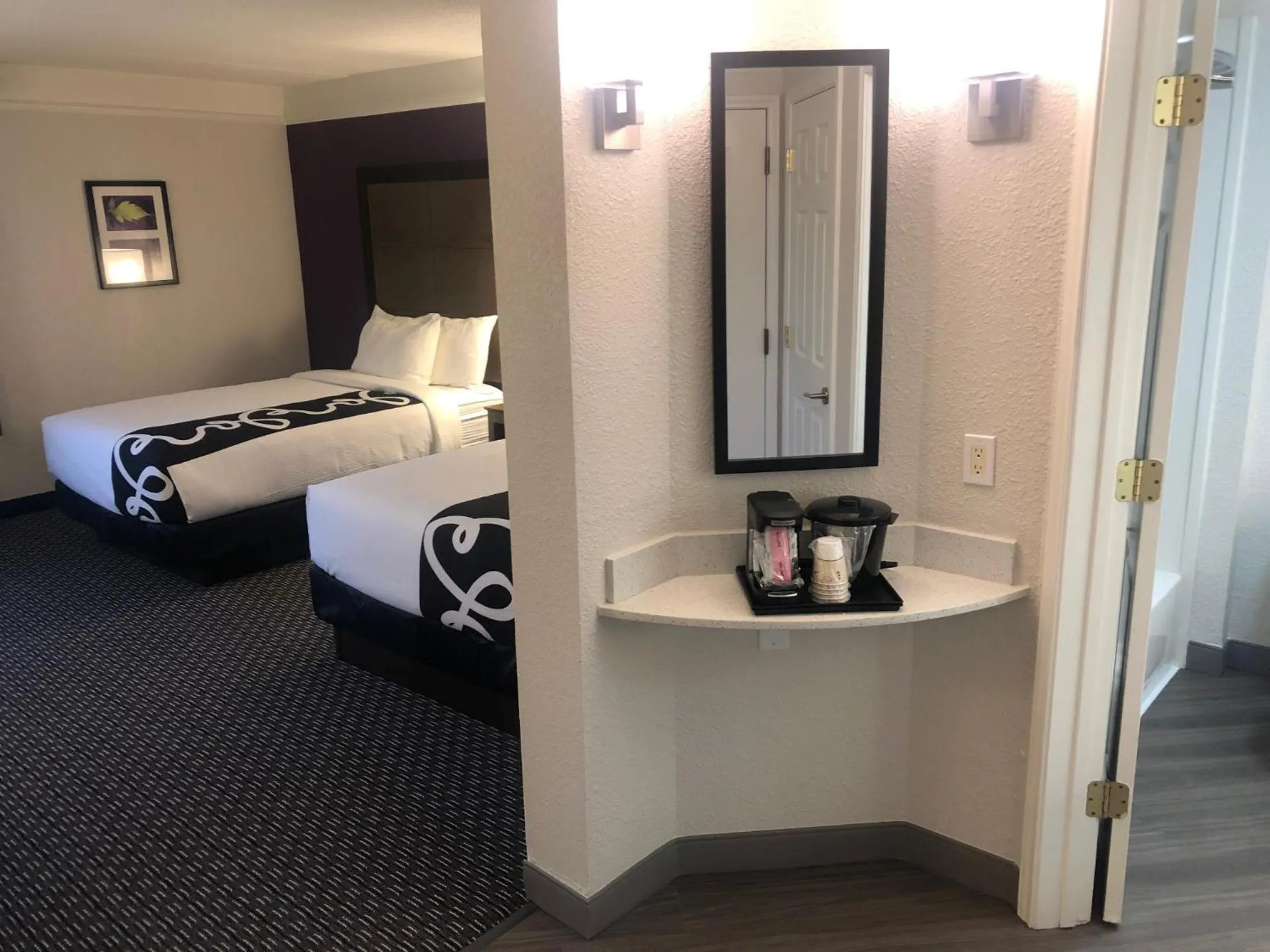 Photo of the whole room, Bed in La Quinta Inn & Suites by Wyndham Panama City