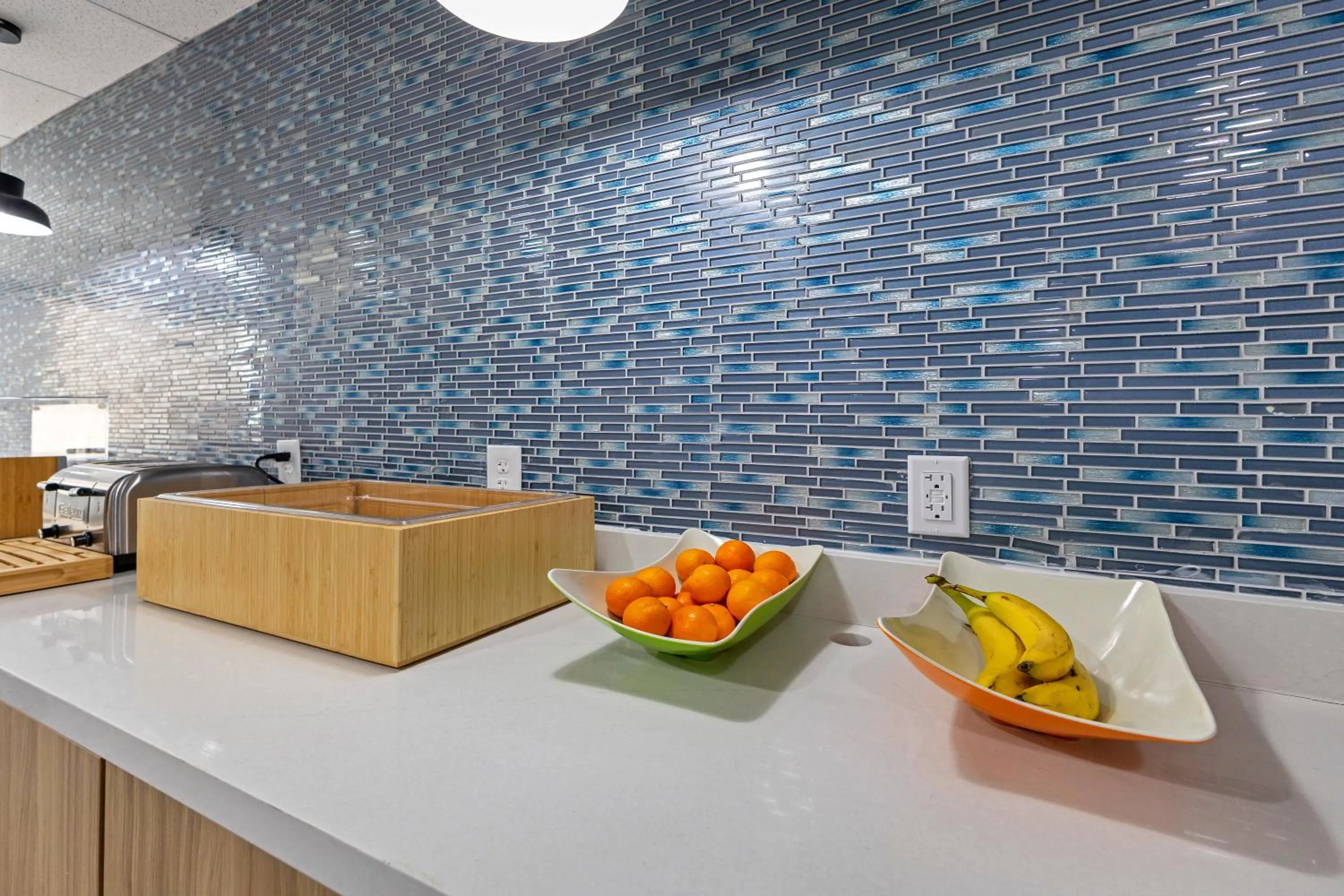 Food in La Quinta Inn & Suites by Wyndham Jacksonville Mandarin