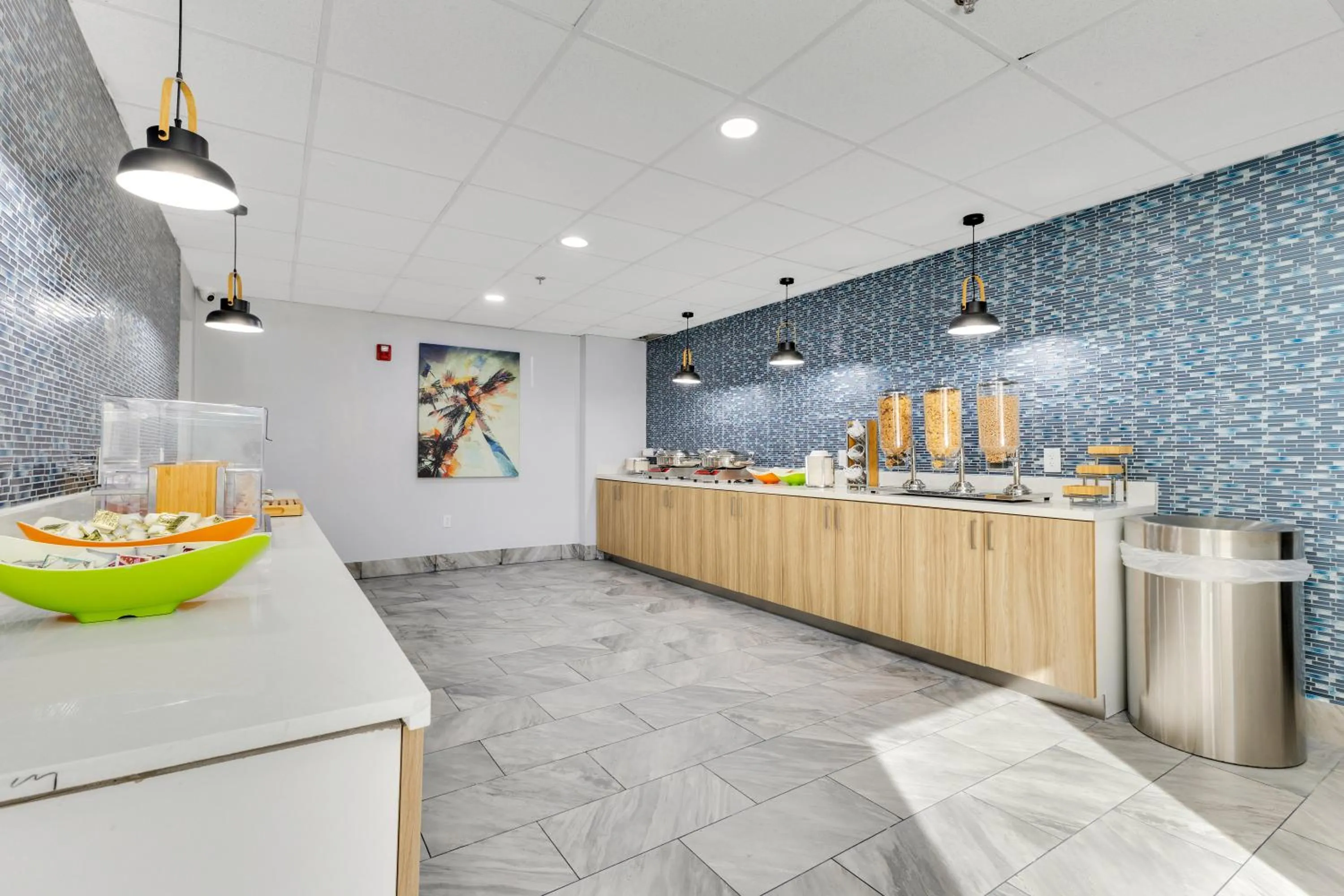 Buffet breakfast in La Quinta Inn & Suites by Wyndham Jacksonville Mandarin