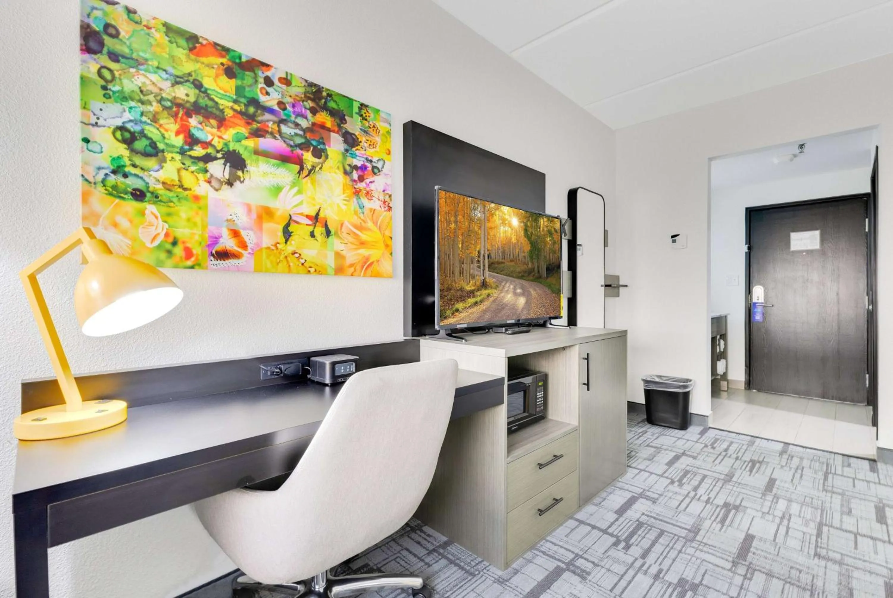 Photo of the whole room in La Quinta Inn & Suites by Wyndham Jacksonville Mandarin