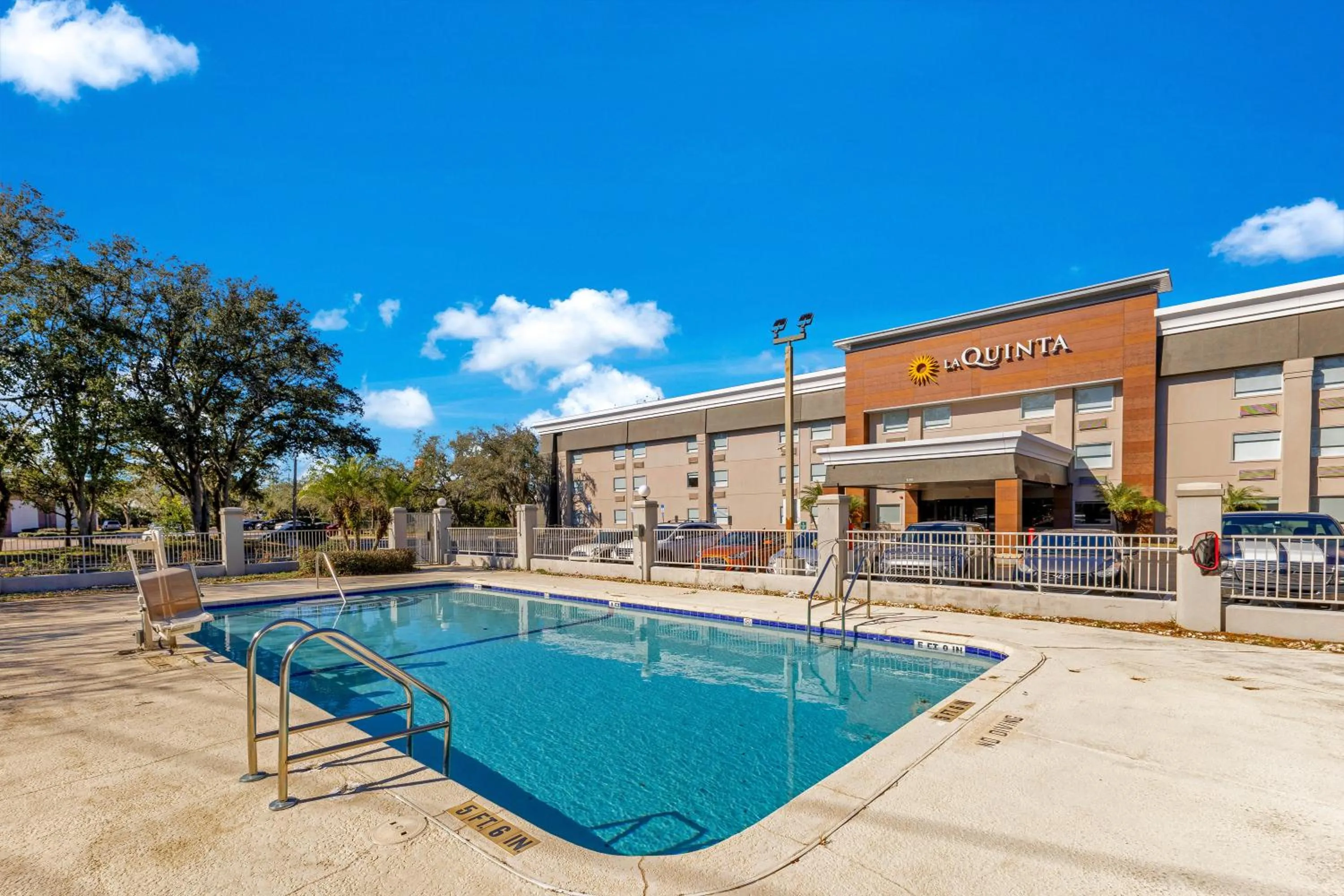 Property building in La Quinta Inn & Suites by Wyndham Jacksonville Mandarin