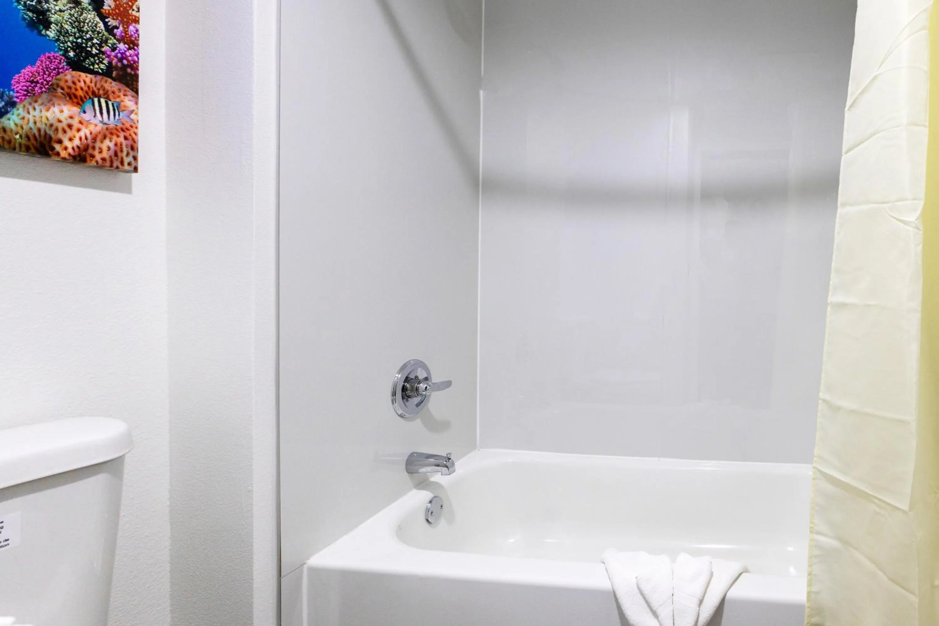 Shower in La Quinta Inn & Suites by Wyndham Jacksonville Mandarin