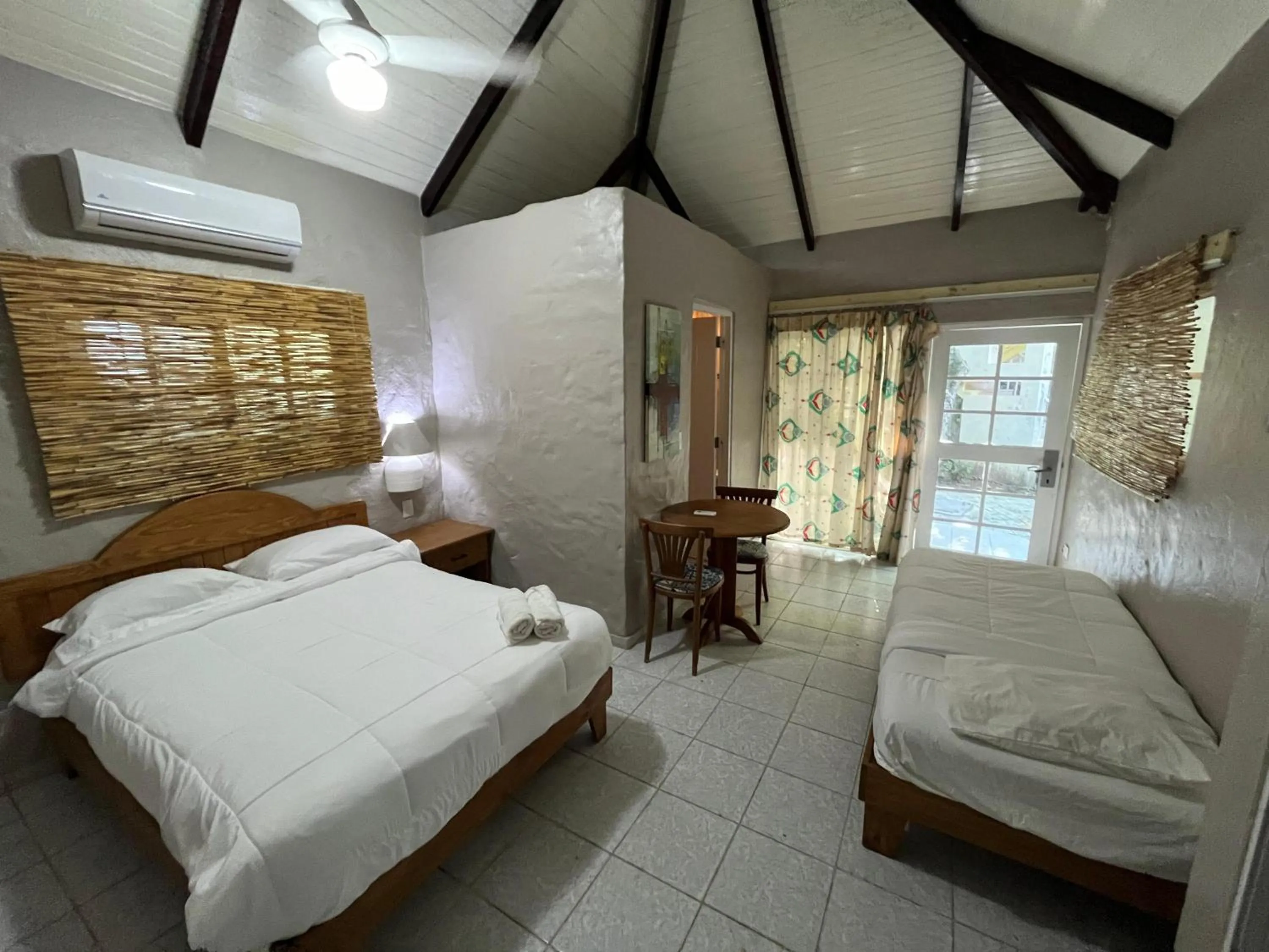 Photo of the whole room in El Kaoba