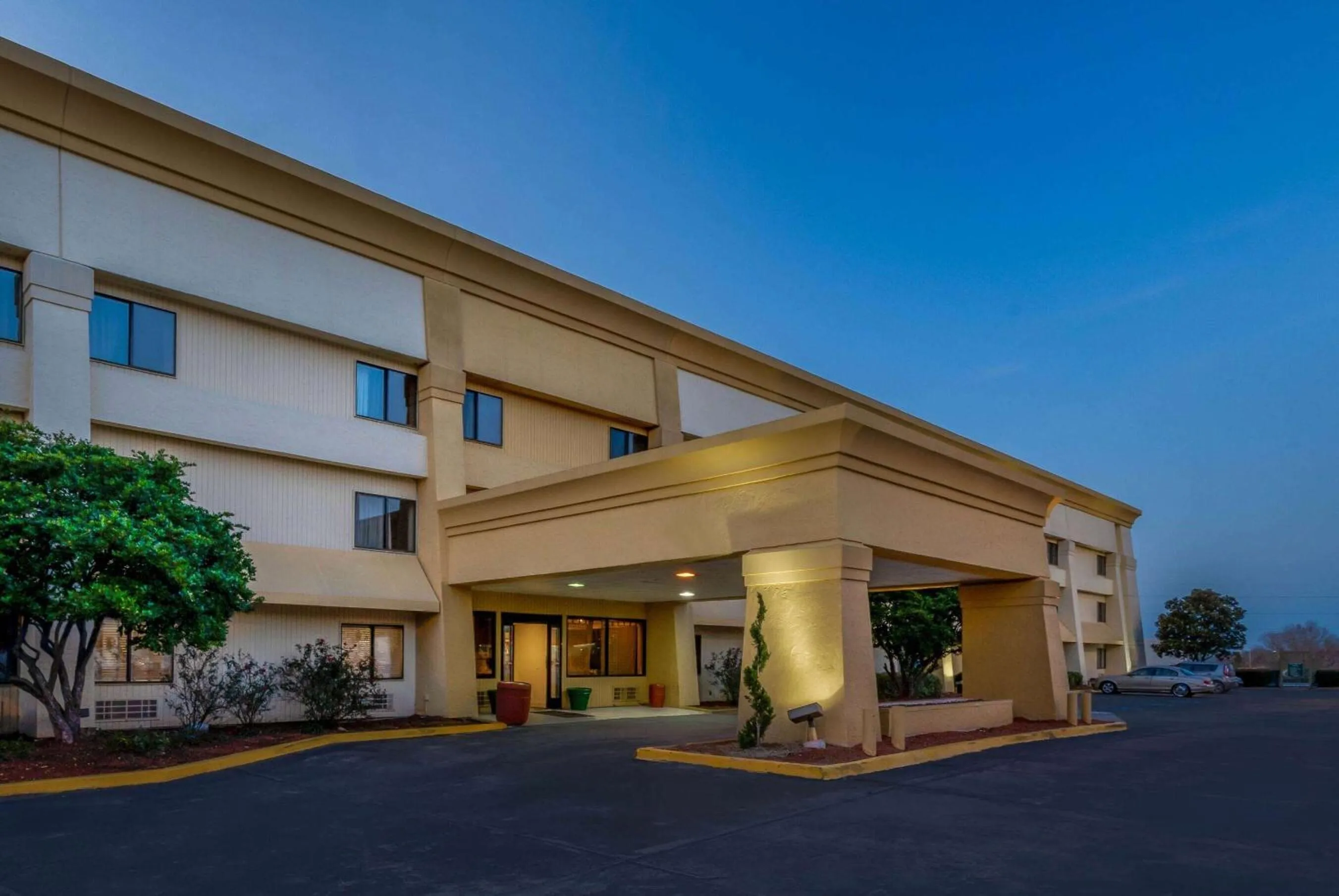 Property building in Baymont by Wyndham Meridian