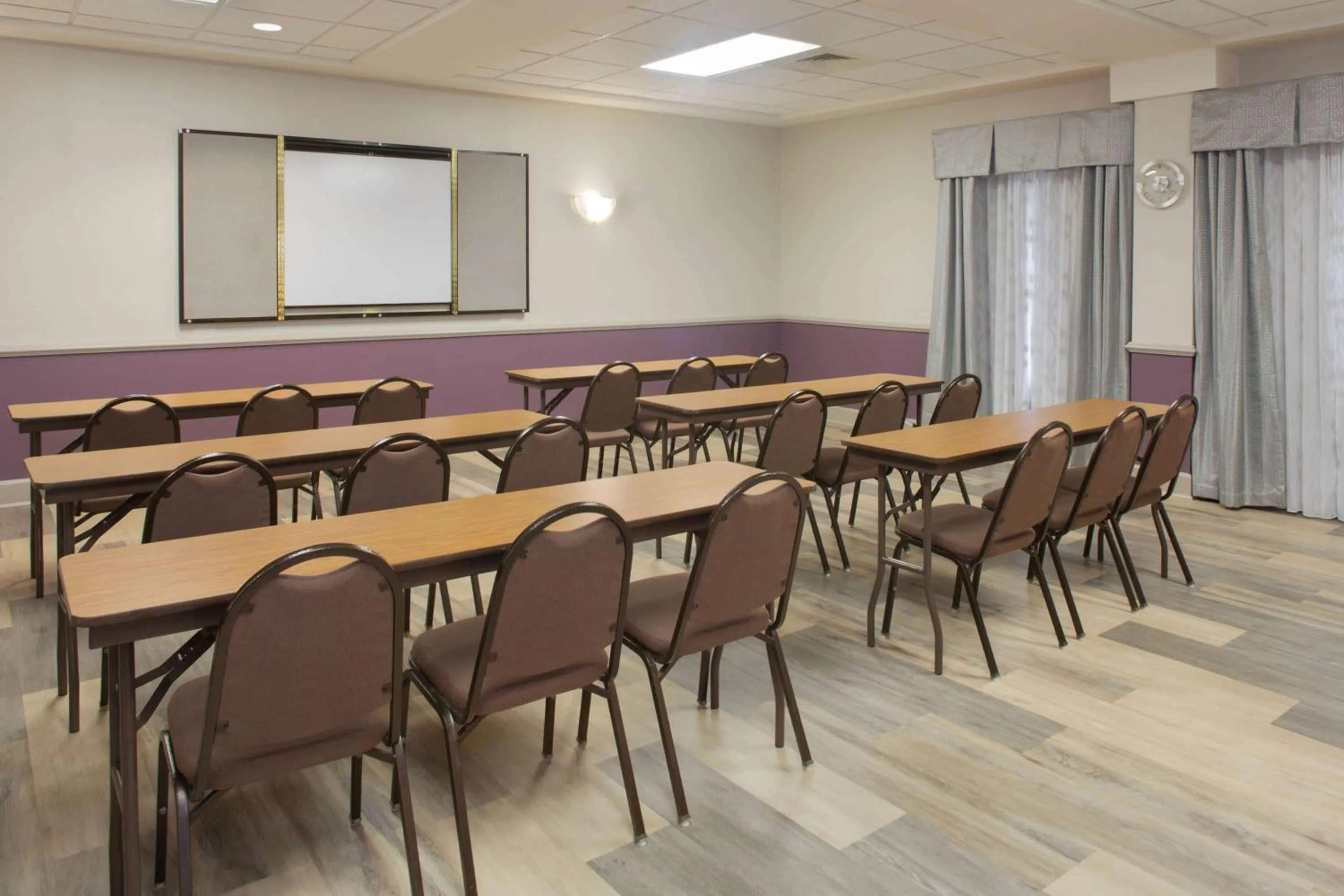 On site in La Quinta by Wyndham Mobile - Daphne