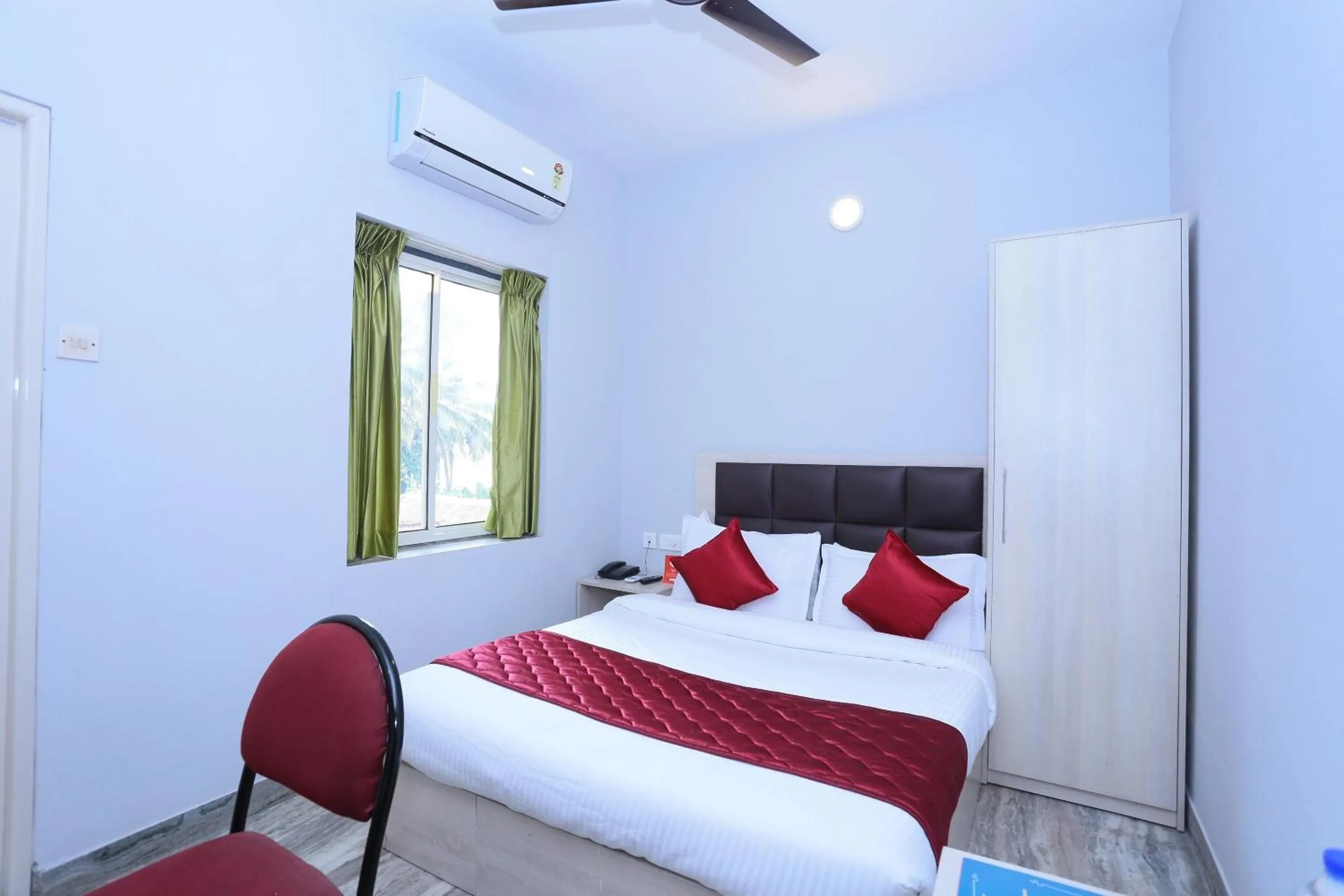 Bedroom, Bed in Super Townhouse Prince Palace