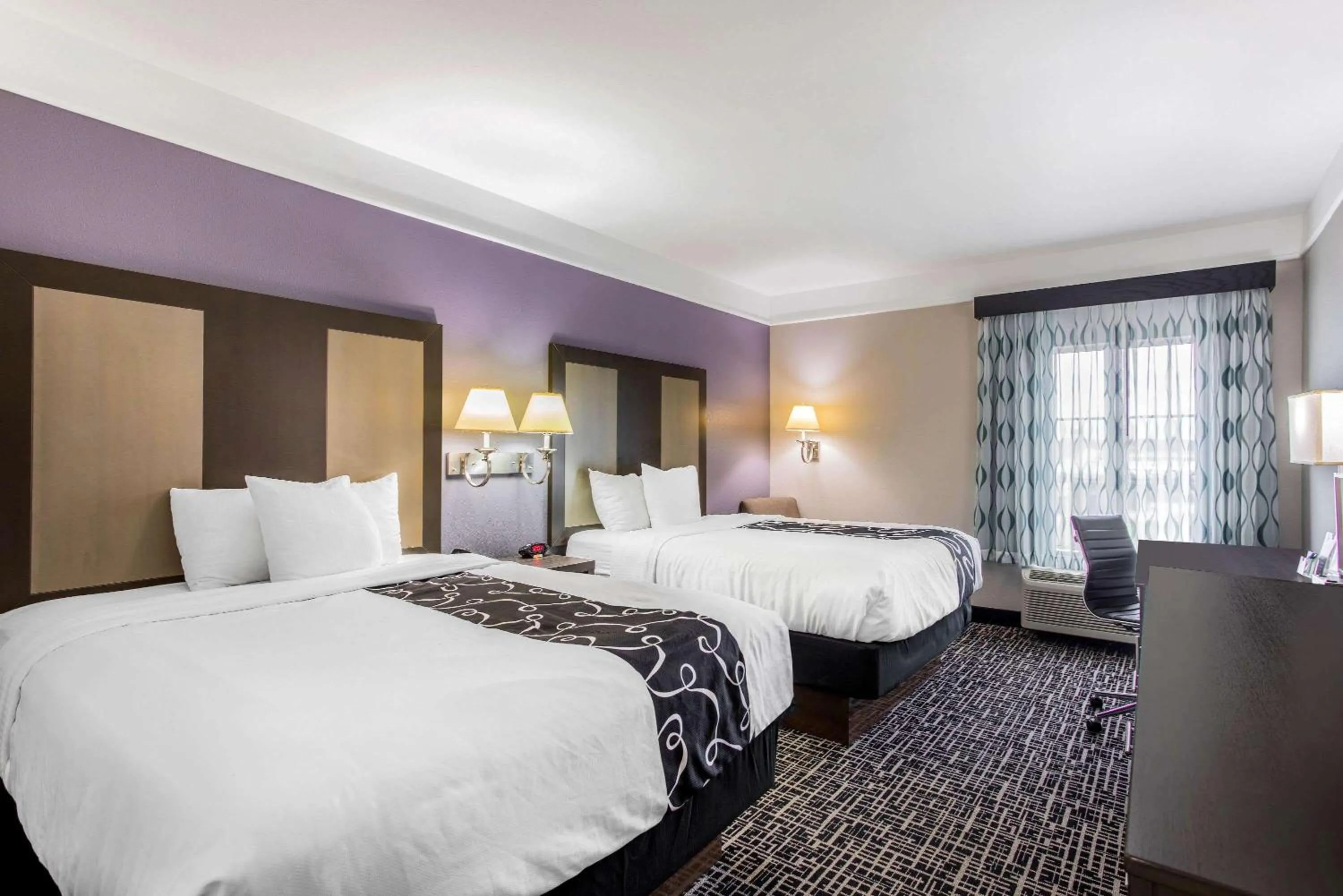 Photo of the whole room, Bed in La Quinta by Wyndham Fultondale Birmingham North