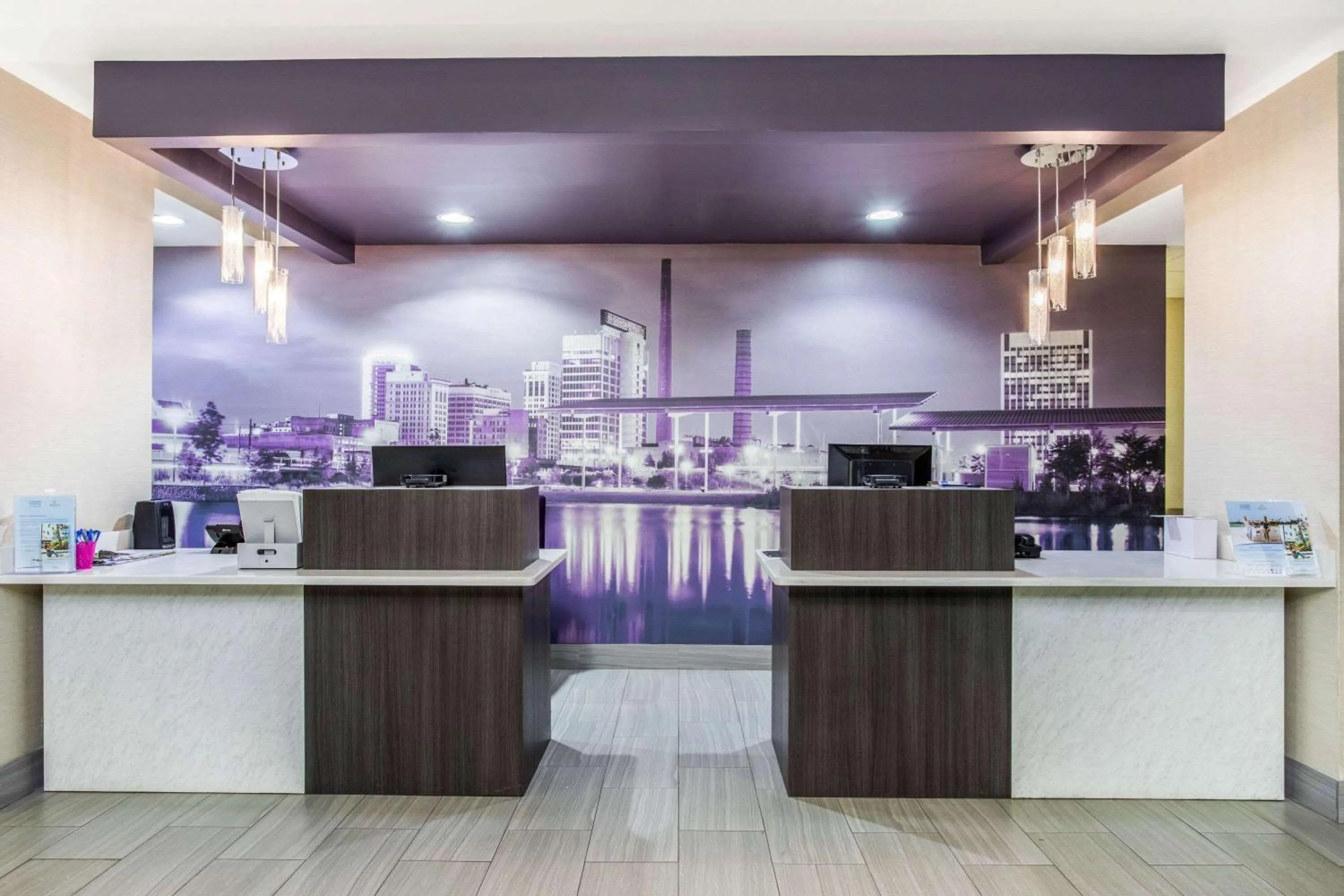 Lobby or reception in La Quinta by Wyndham Fultondale Birmingham North