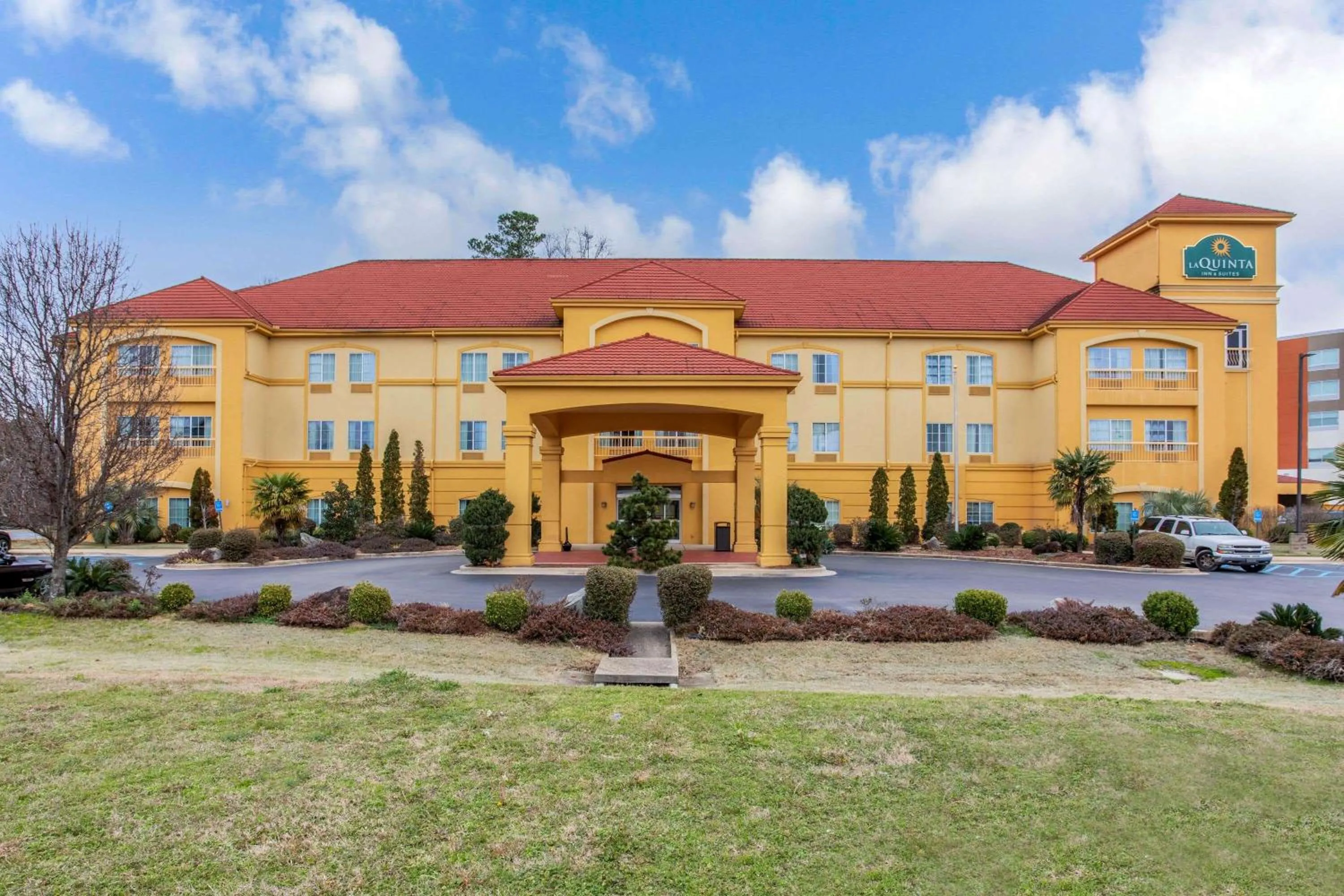 Property building in La Quinta by Wyndham Fultondale Birmingham North