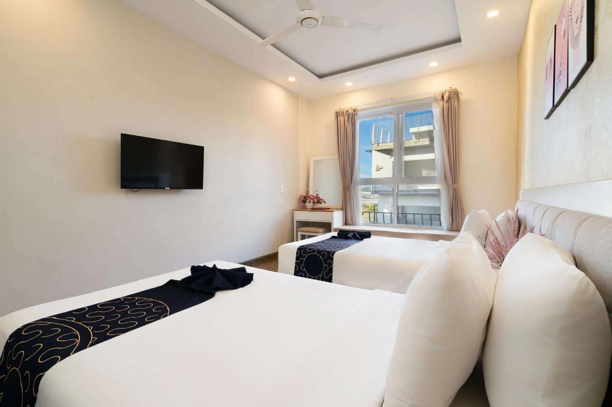 Communal lounge/ TV room, Bed in Saigon's Book Da Lat Hotel