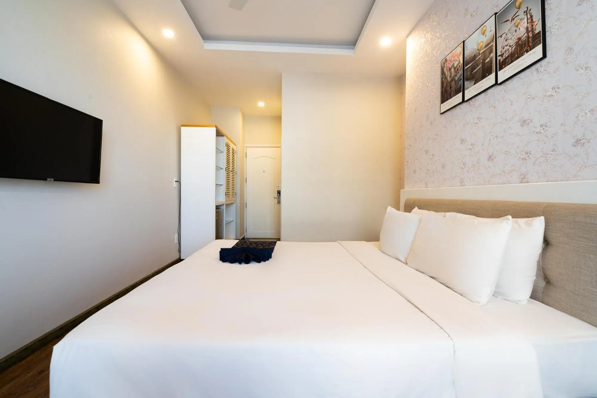 Communal lounge/ TV room, Bed in Saigon's Book Da Lat Hotel