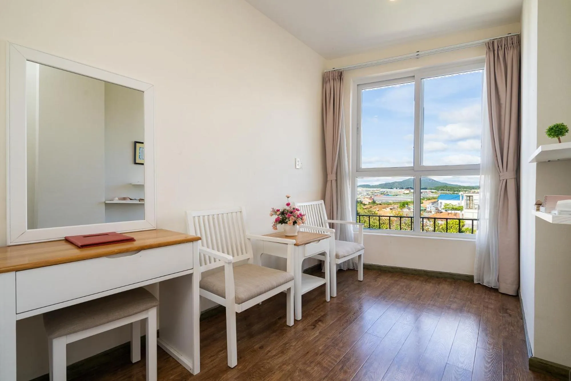 Natural landscape in Saigon's Book Da Lat Hotel