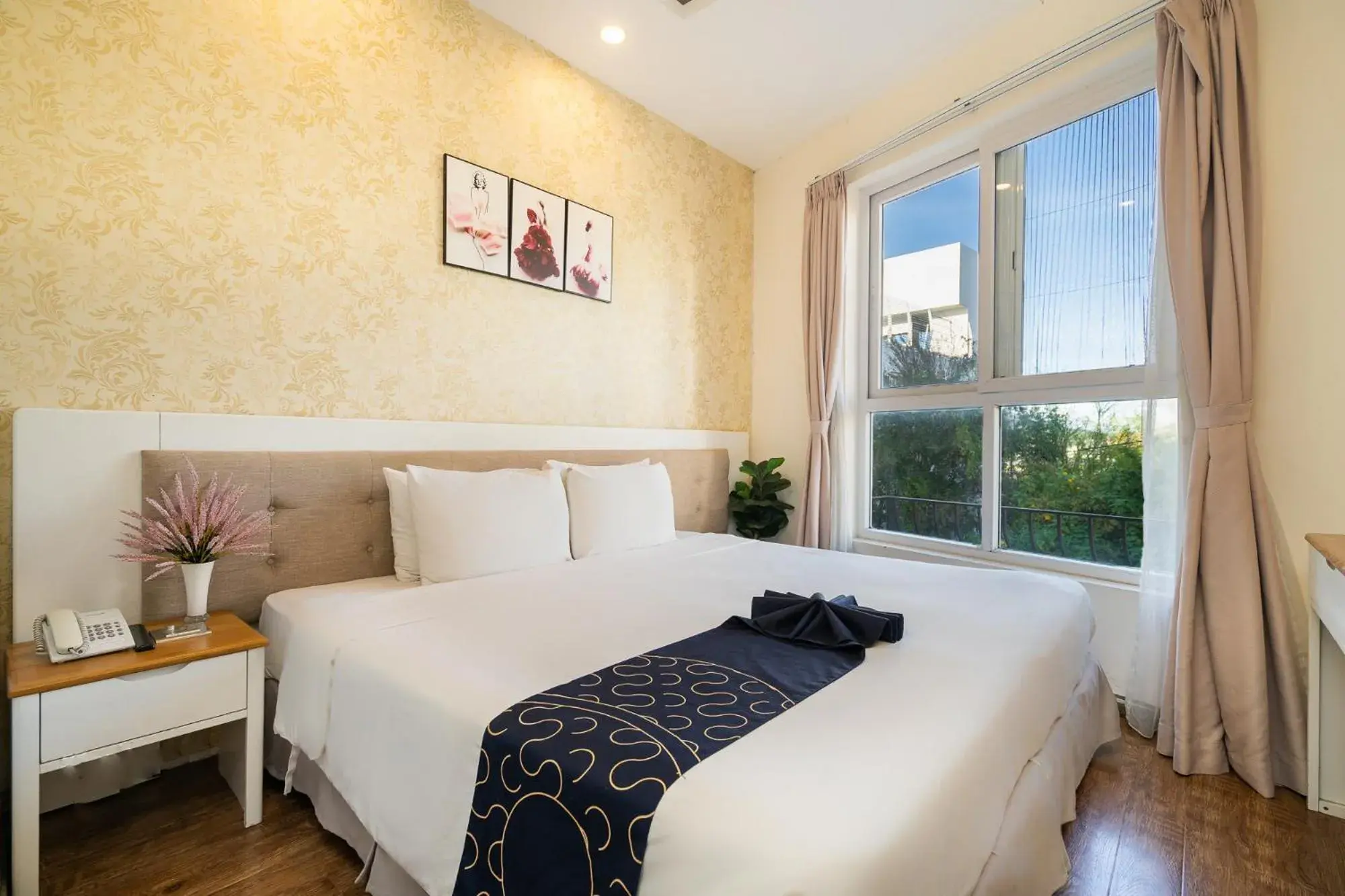 Superior Double Room in Saigon's Book Da Lat Hotel Superior Double Room in Saigon's Book Da Lat Hotel