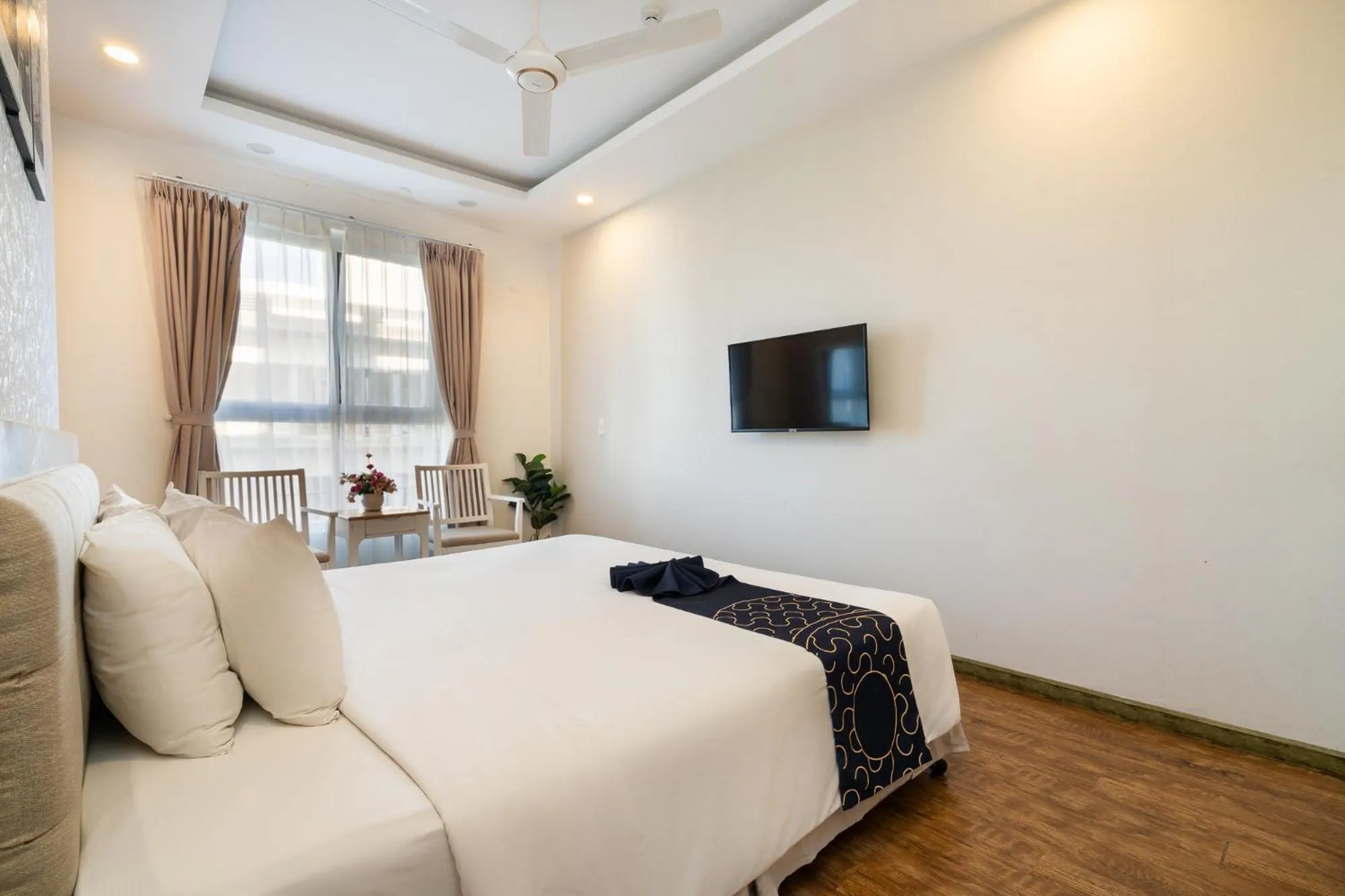 Communal lounge/ TV room, Bed in Saigon's Book Da Lat Hotel