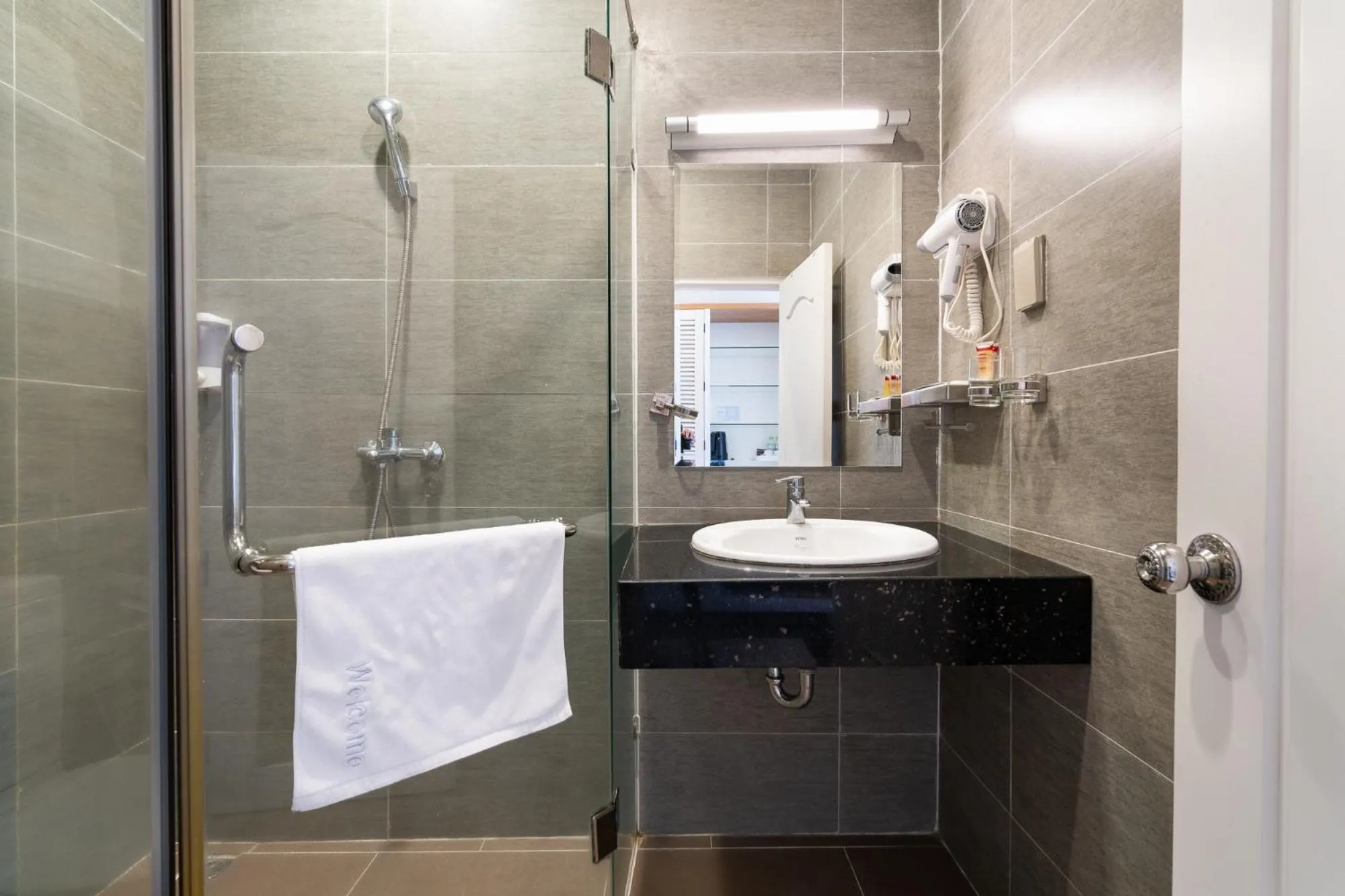 Shower in Saigon's Book Da Lat Hotel