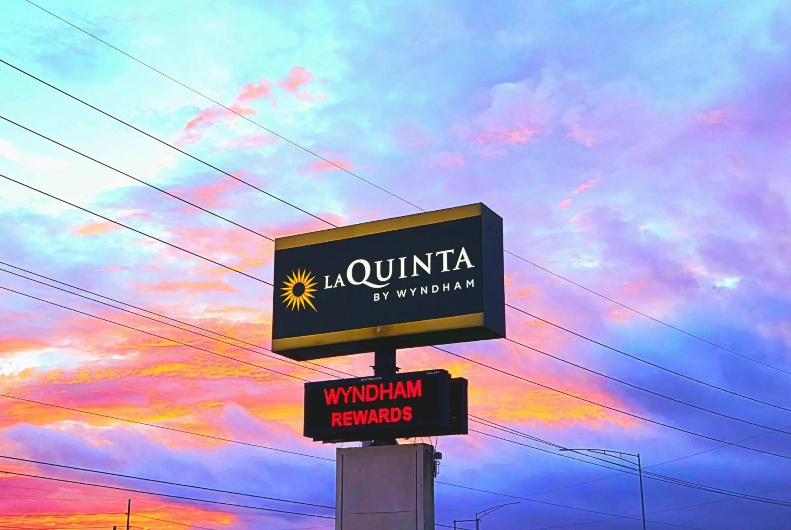 Property building in La Quinta Inn by Wyndham Decatur Alabama