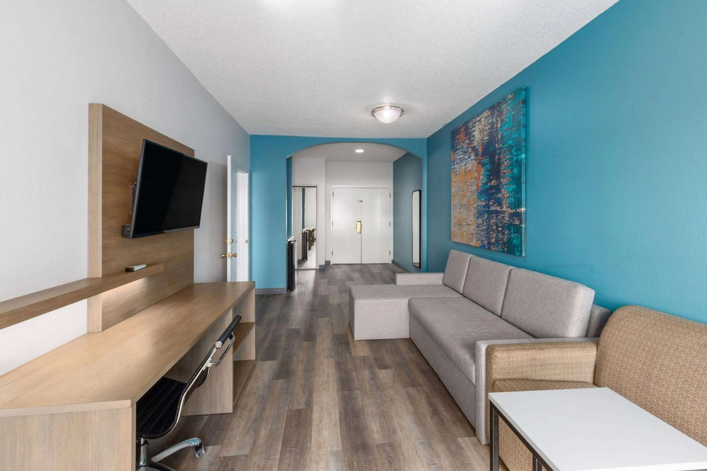 Photo of the whole room in La Quinta Inn by Wyndham Decatur Alabama