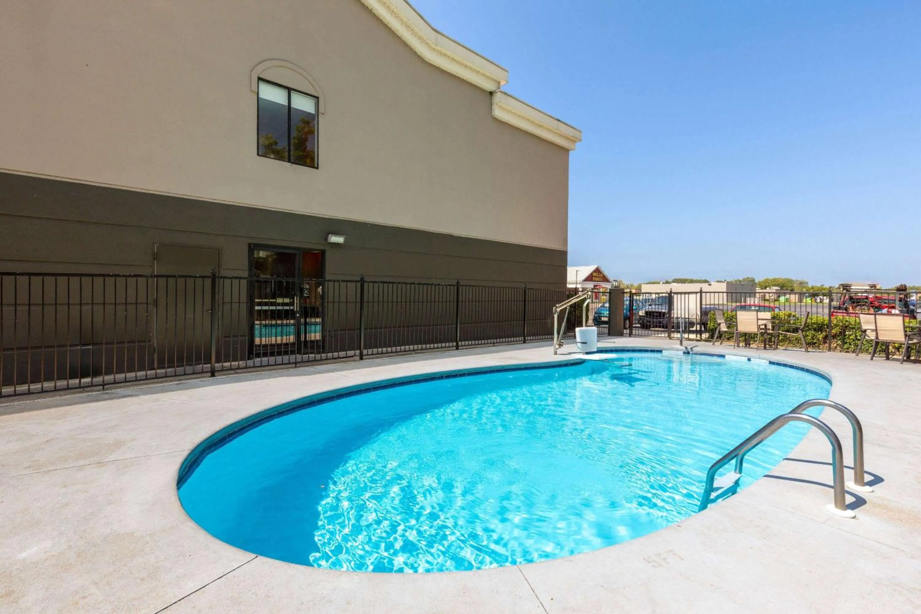 Swimming pool in La Quinta Inn by Wyndham Decatur Alabama