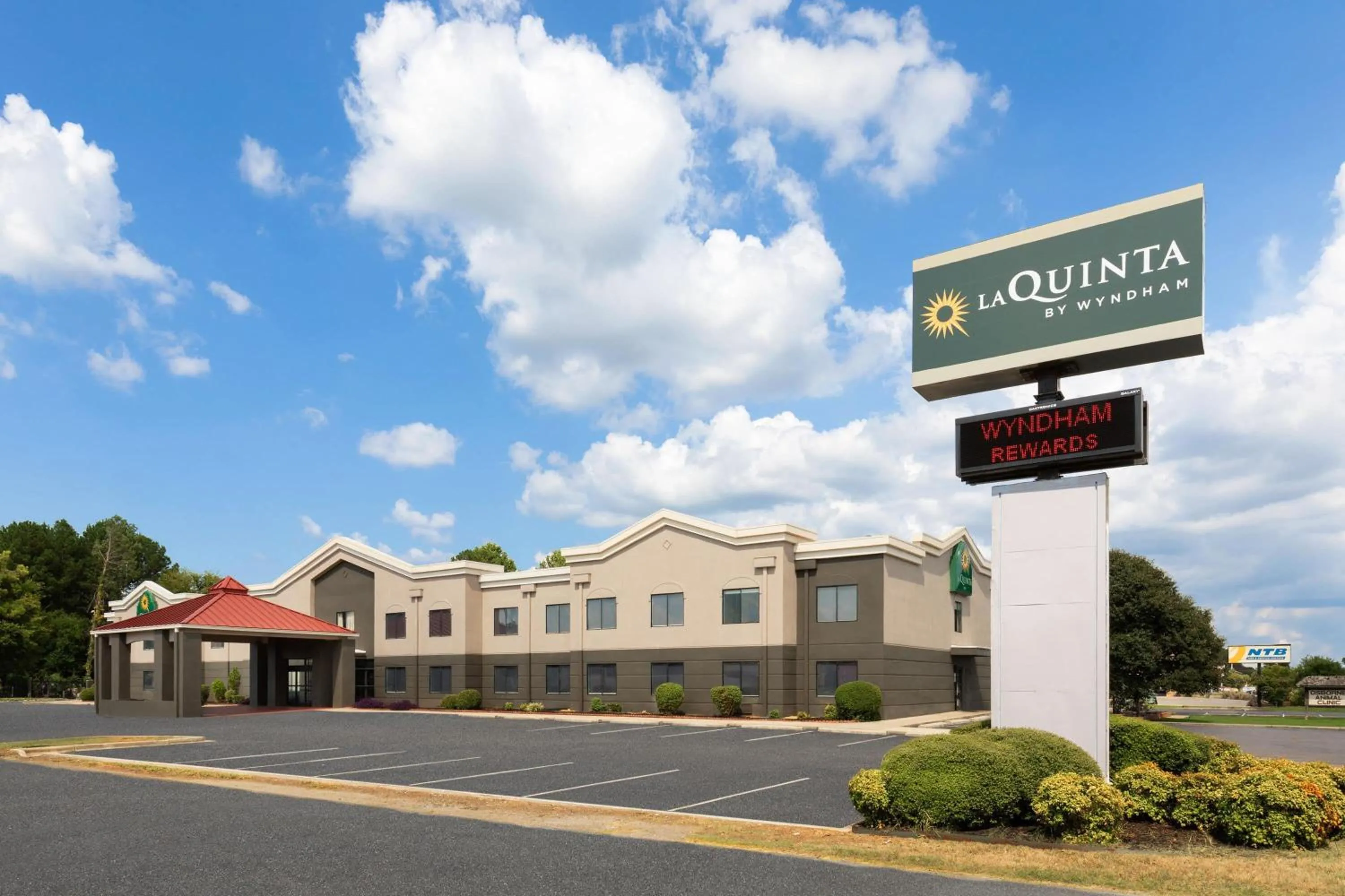 Property building in La Quinta Inn by Wyndham Decatur Alabama