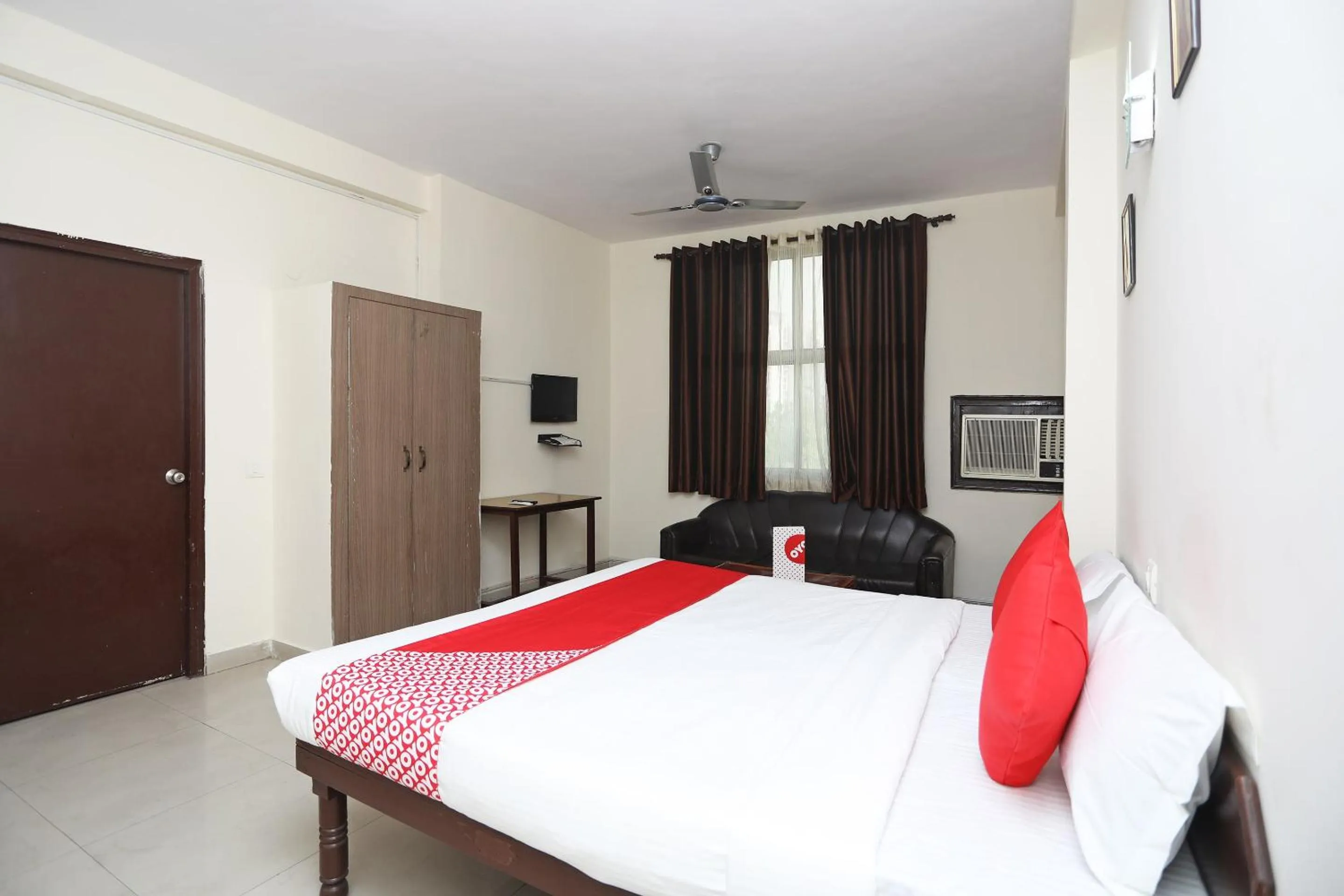 Bedroom, Bed in Super Hotel O Celebration Bnb Home