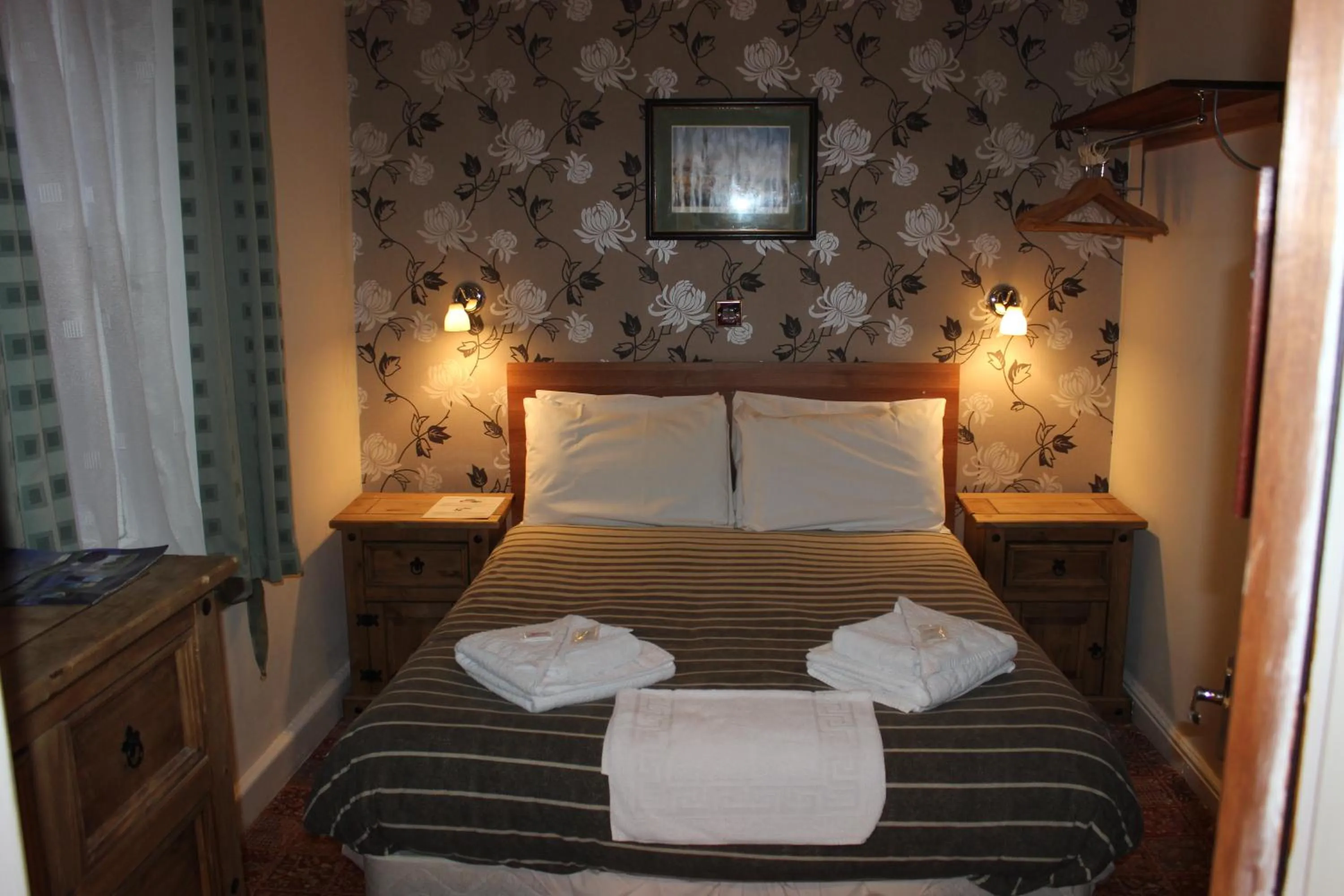 Bedroom, Bed in Fairhaven Hotel
