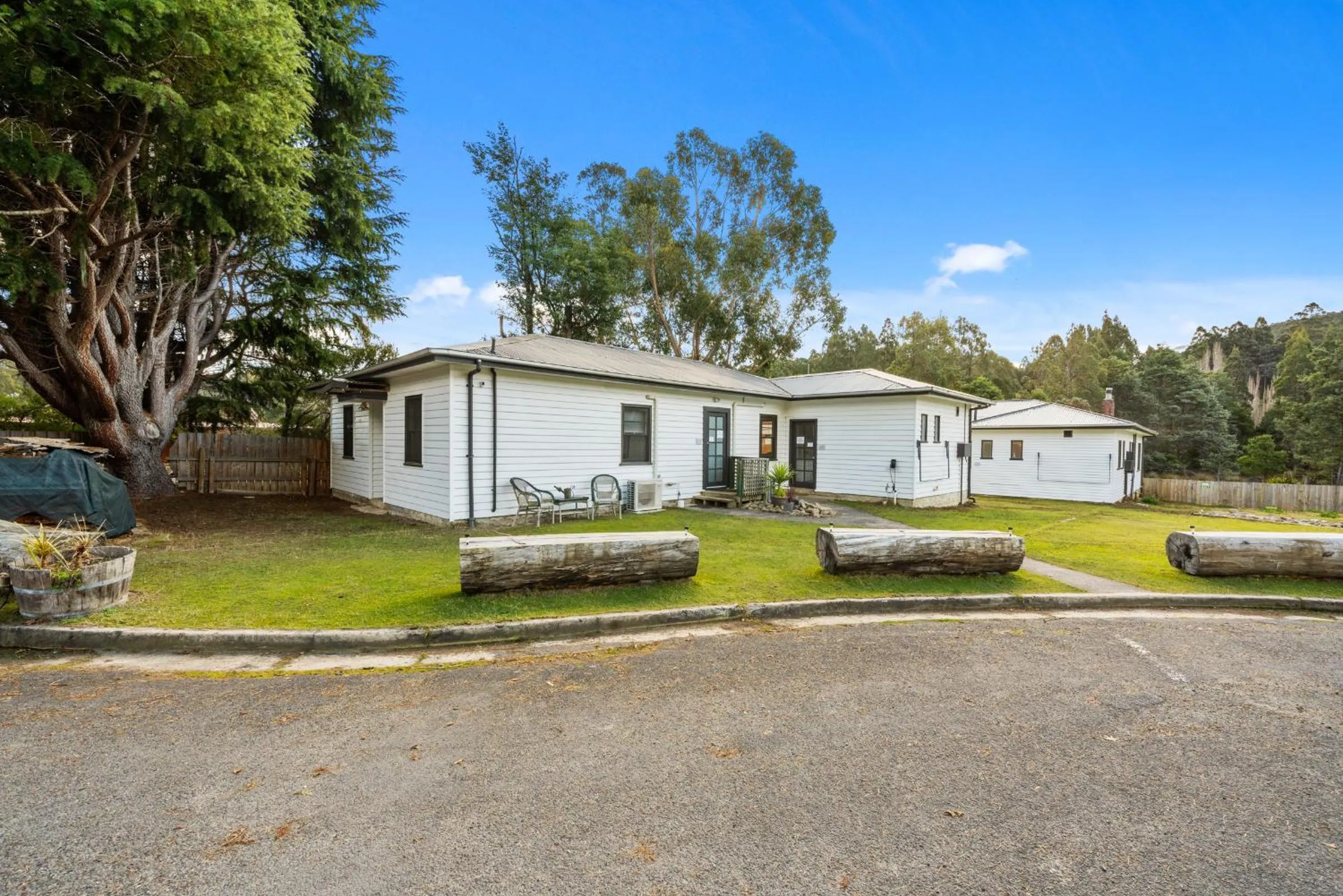 Giants Table and Cottages