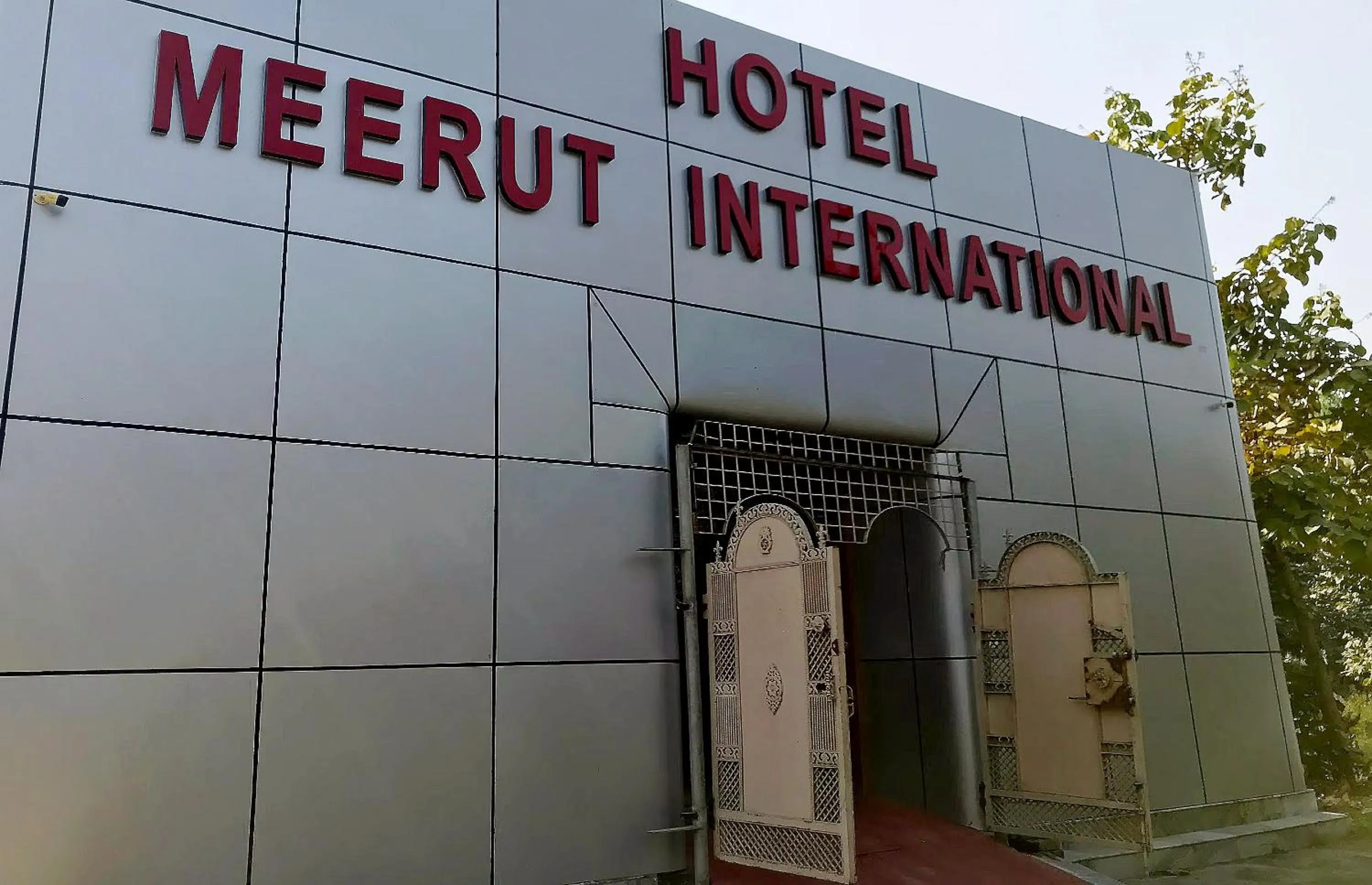 Facade/entrance in Hotel O Meerut International