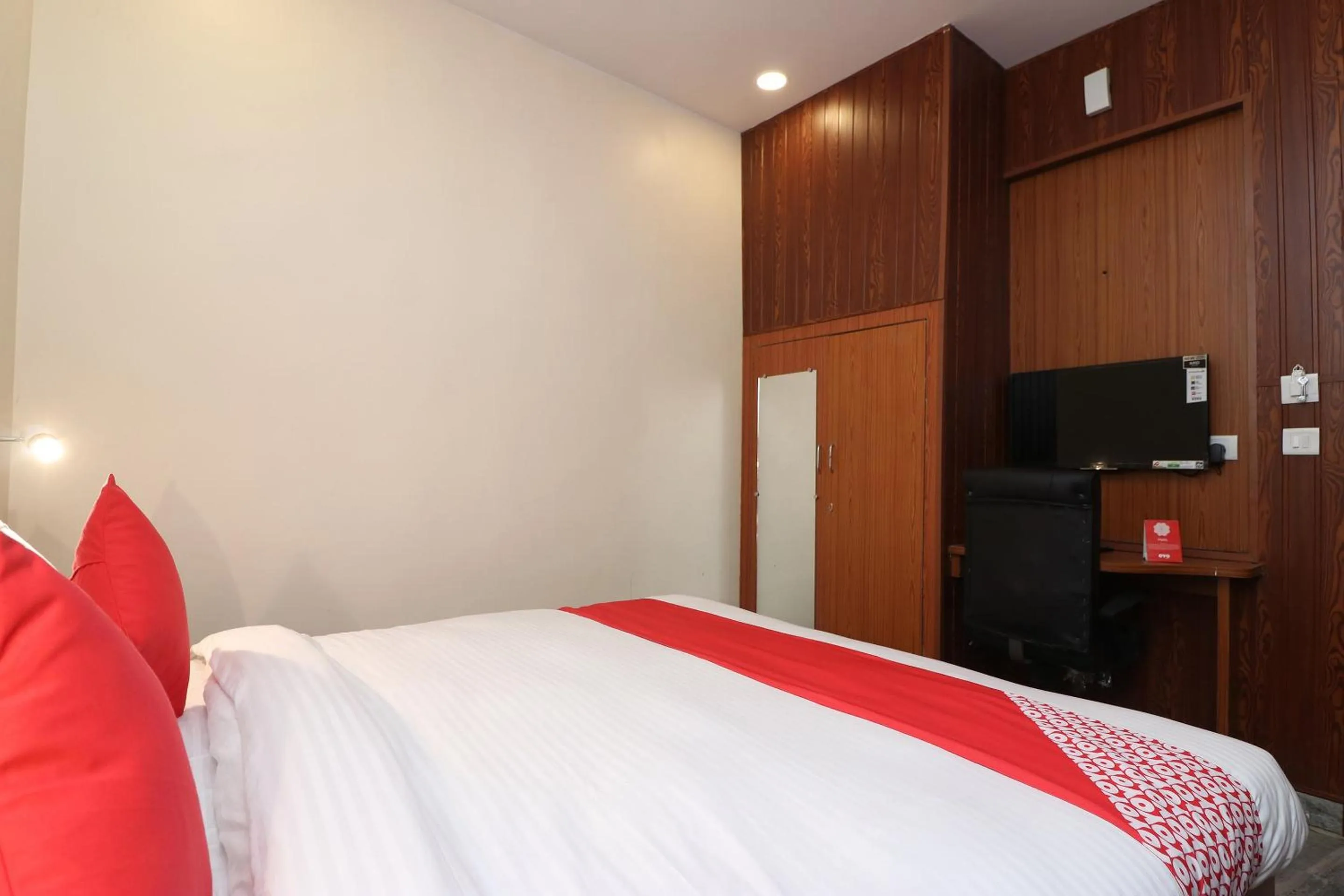 Bedroom, Bed in Hotel O Meerut International