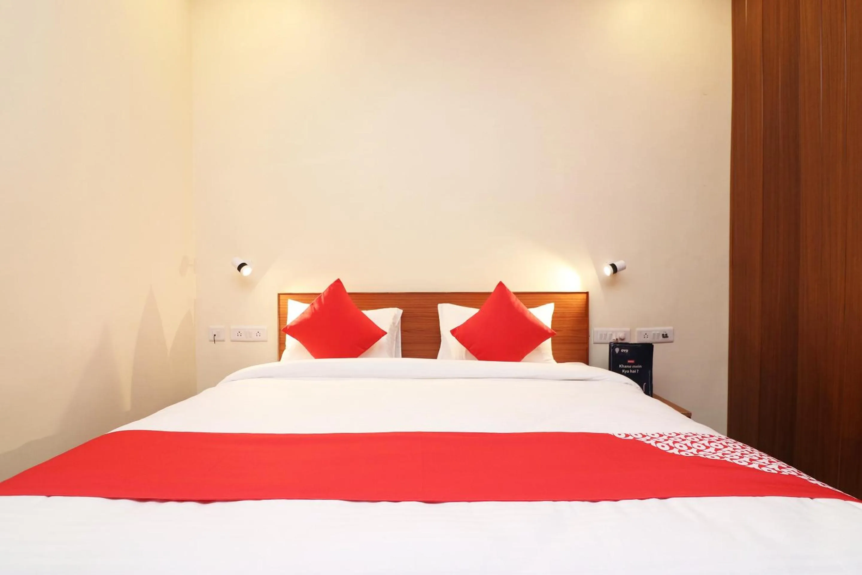 Bedroom, Bed in Hotel O Meerut International