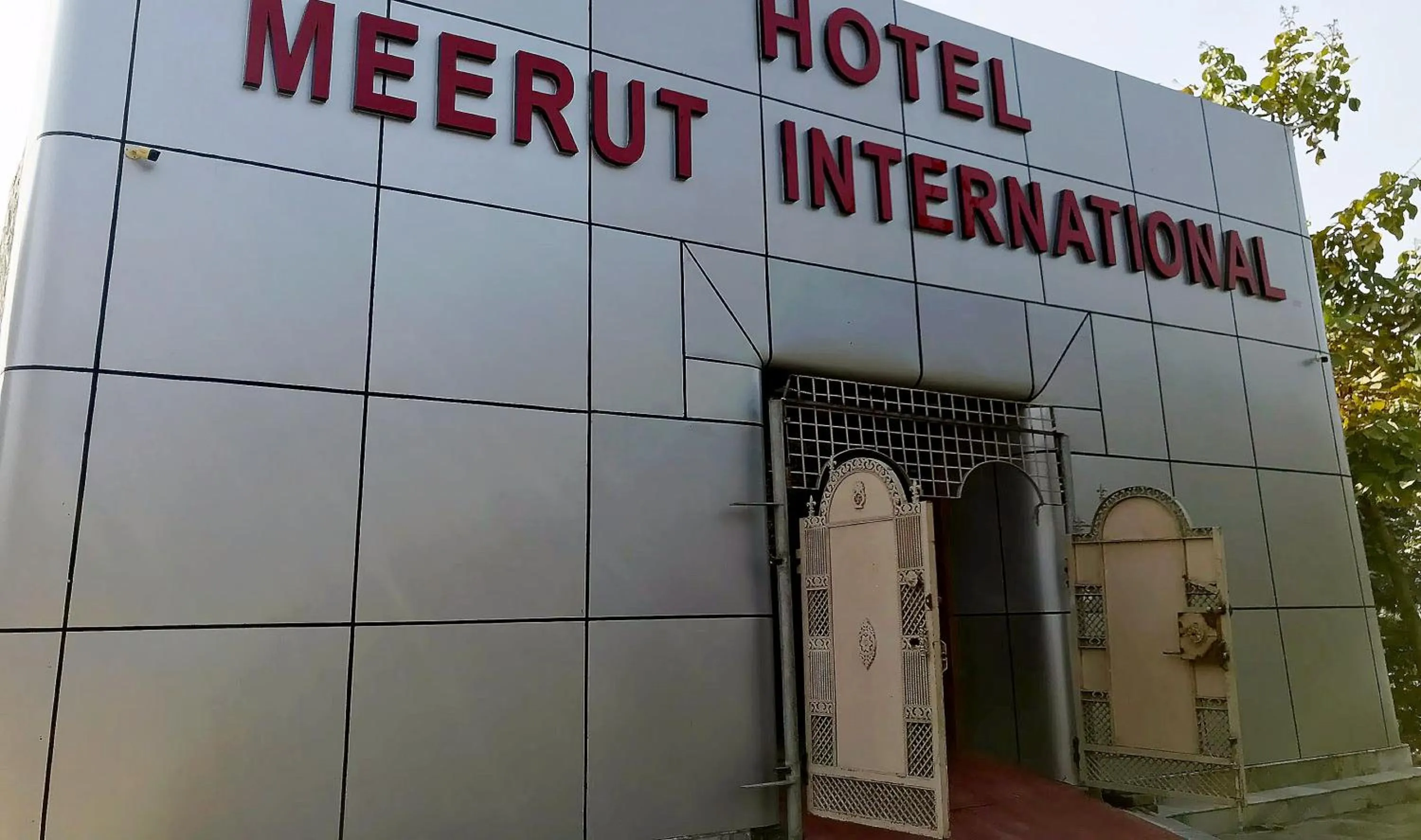 Facade/entrance in Hotel O Meerut International