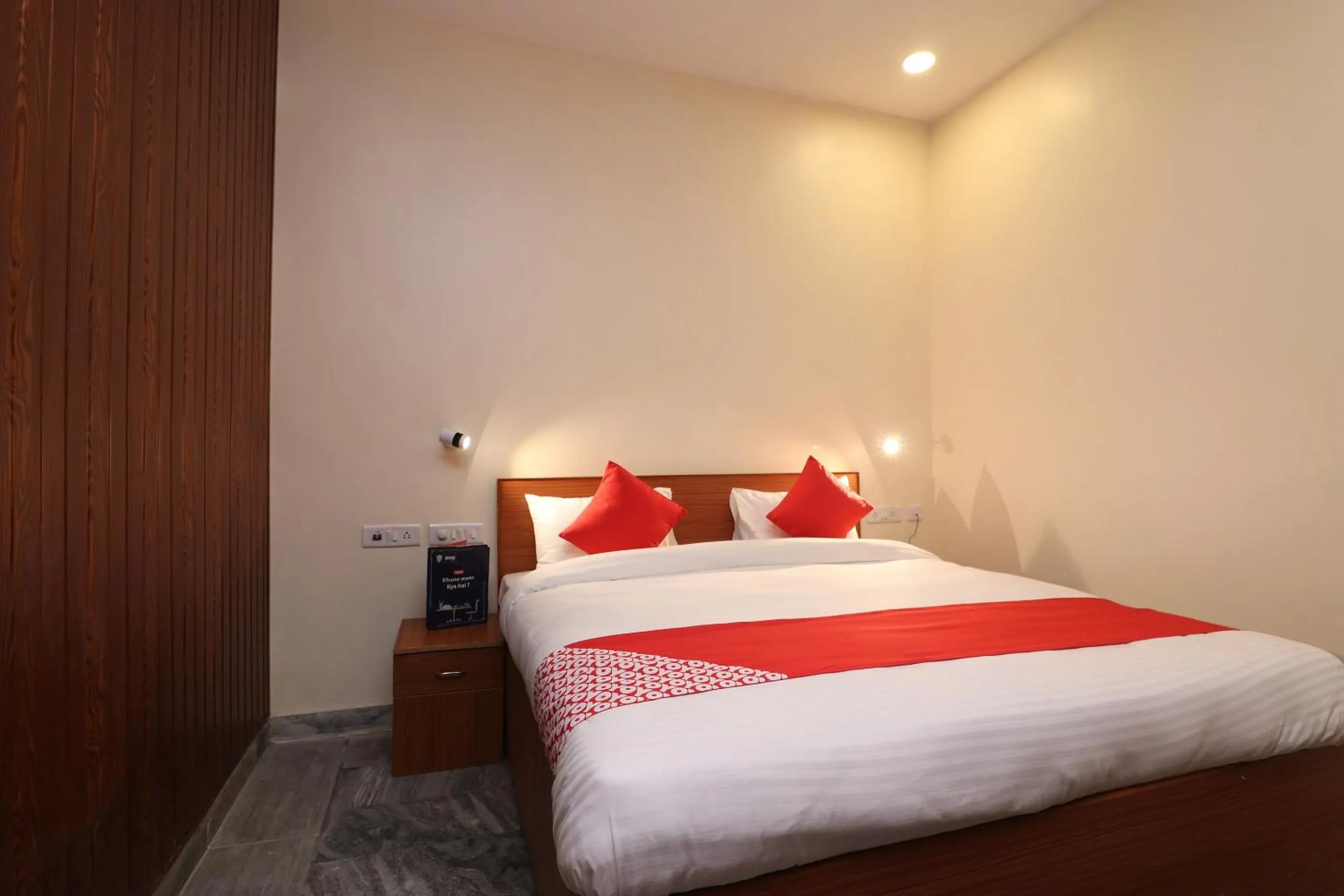 Bedroom, Bed in Hotel O Meerut International