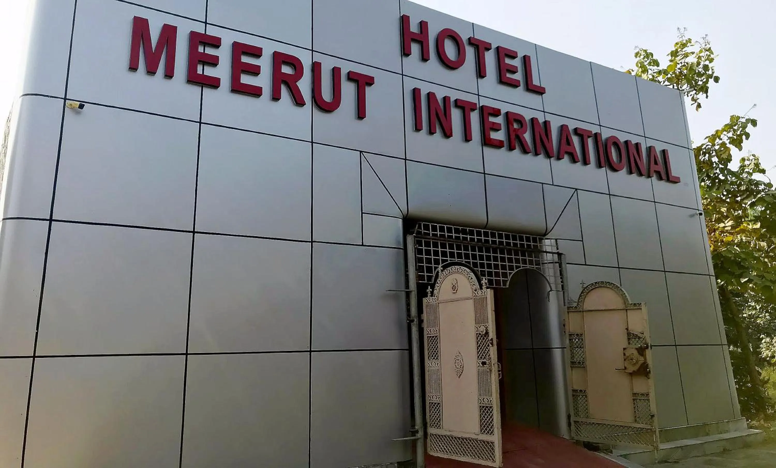 Facade/entrance in Hotel O Meerut International