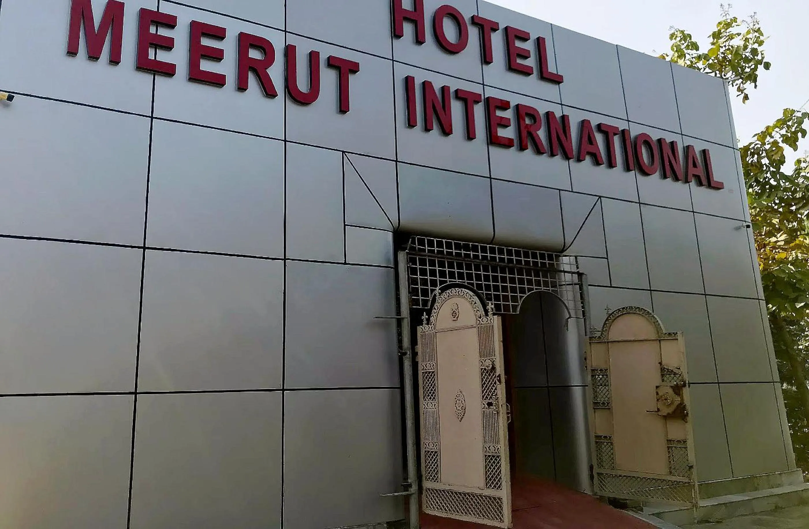 Facade/entrance in Hotel O Meerut International