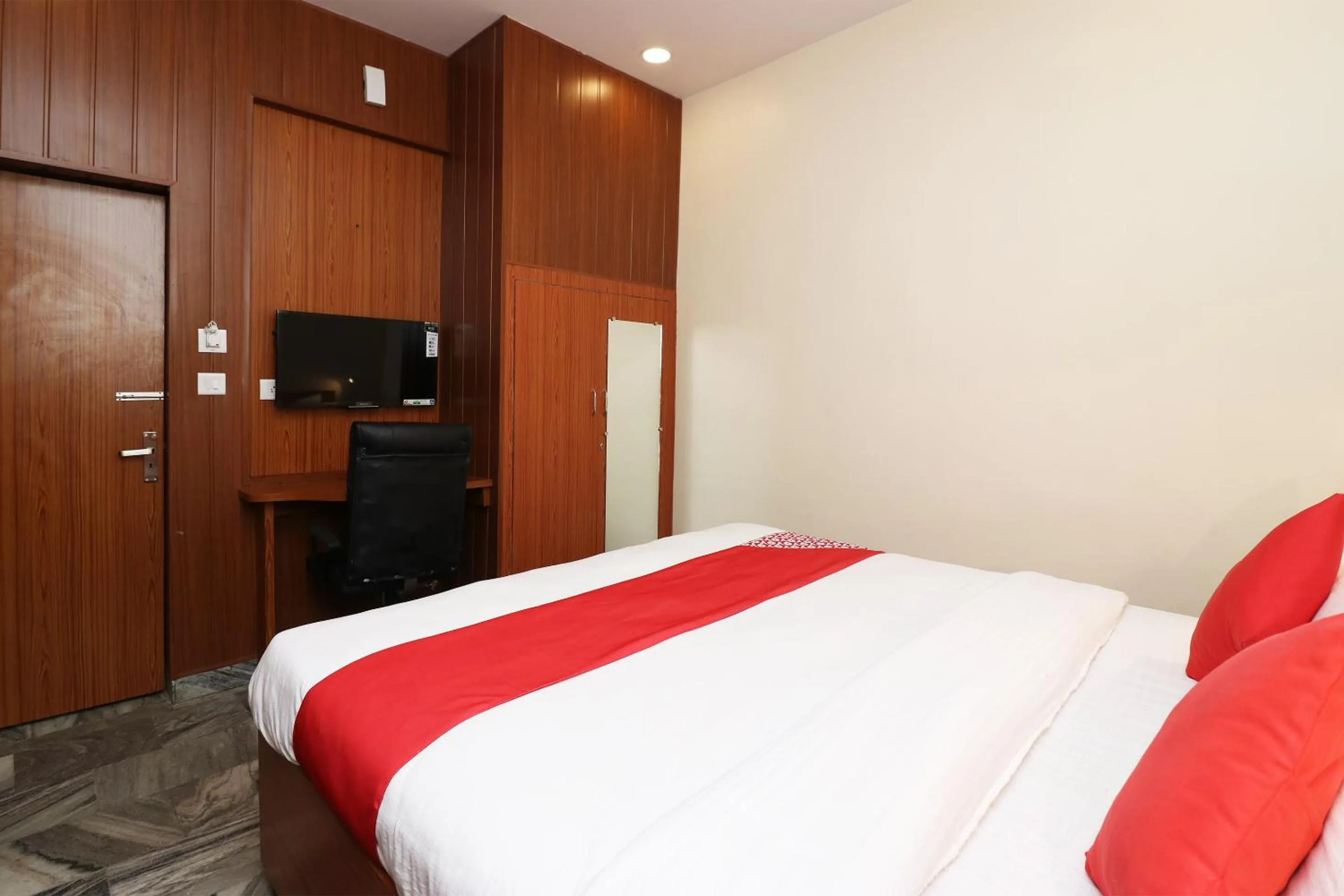 Bedroom, Bed in Hotel O Meerut International