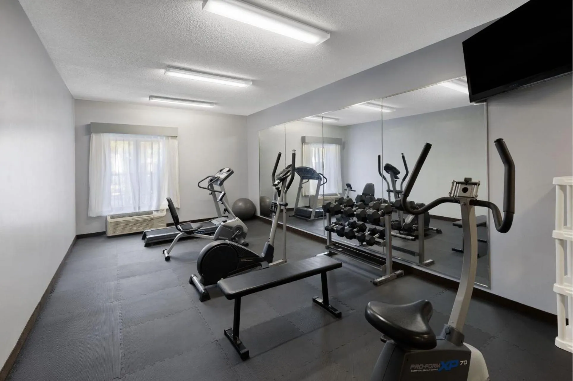 Fitness centre/facilities in Baymont by Wyndham Moss Point Pascagoula
