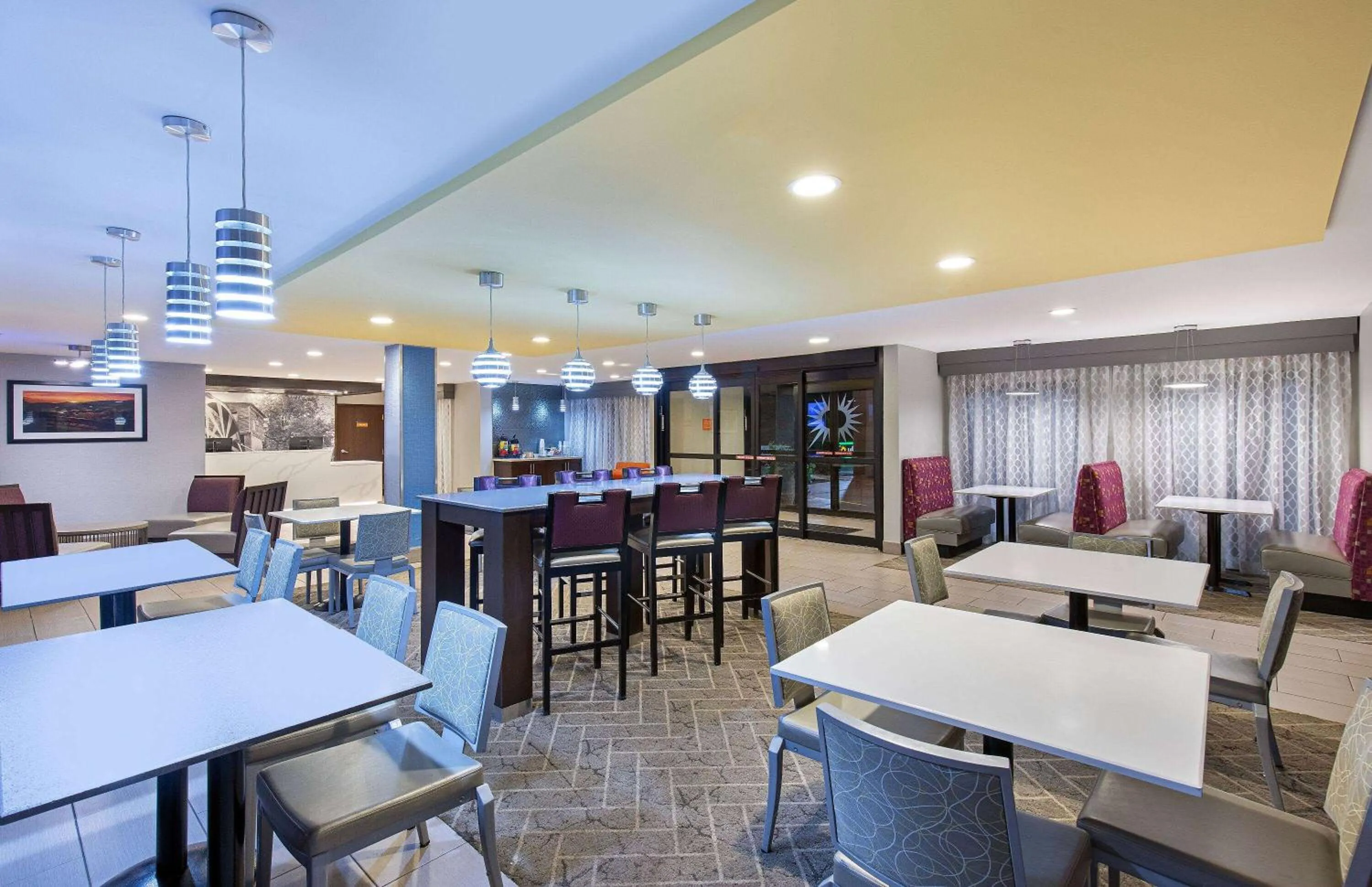 Lobby or reception in La Quinta Inn by Wyndham Pigeon Forge-Dollywood
