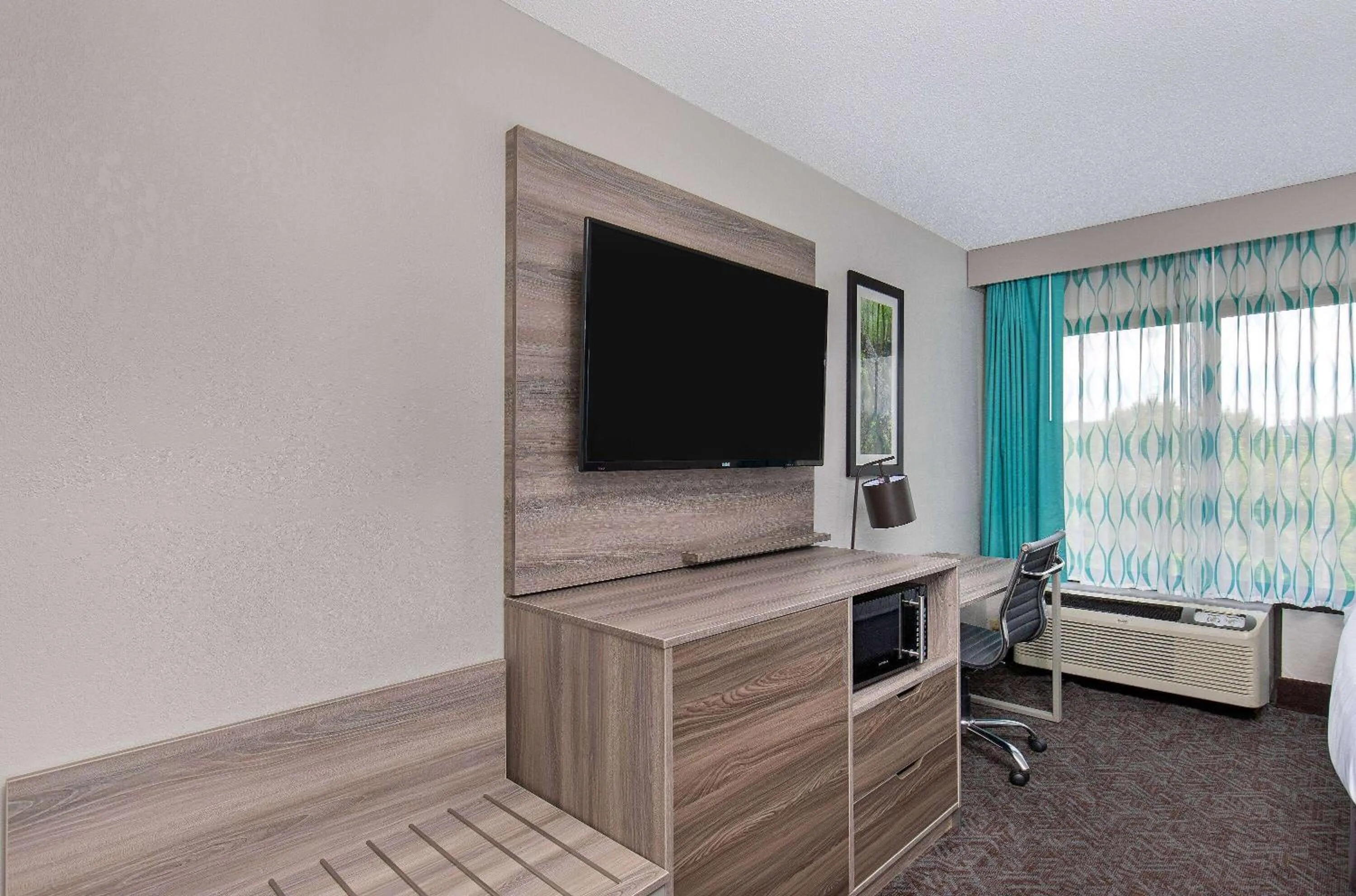 Photo of the whole room in La Quinta Inn by Wyndham Pigeon Forge-Dollywood