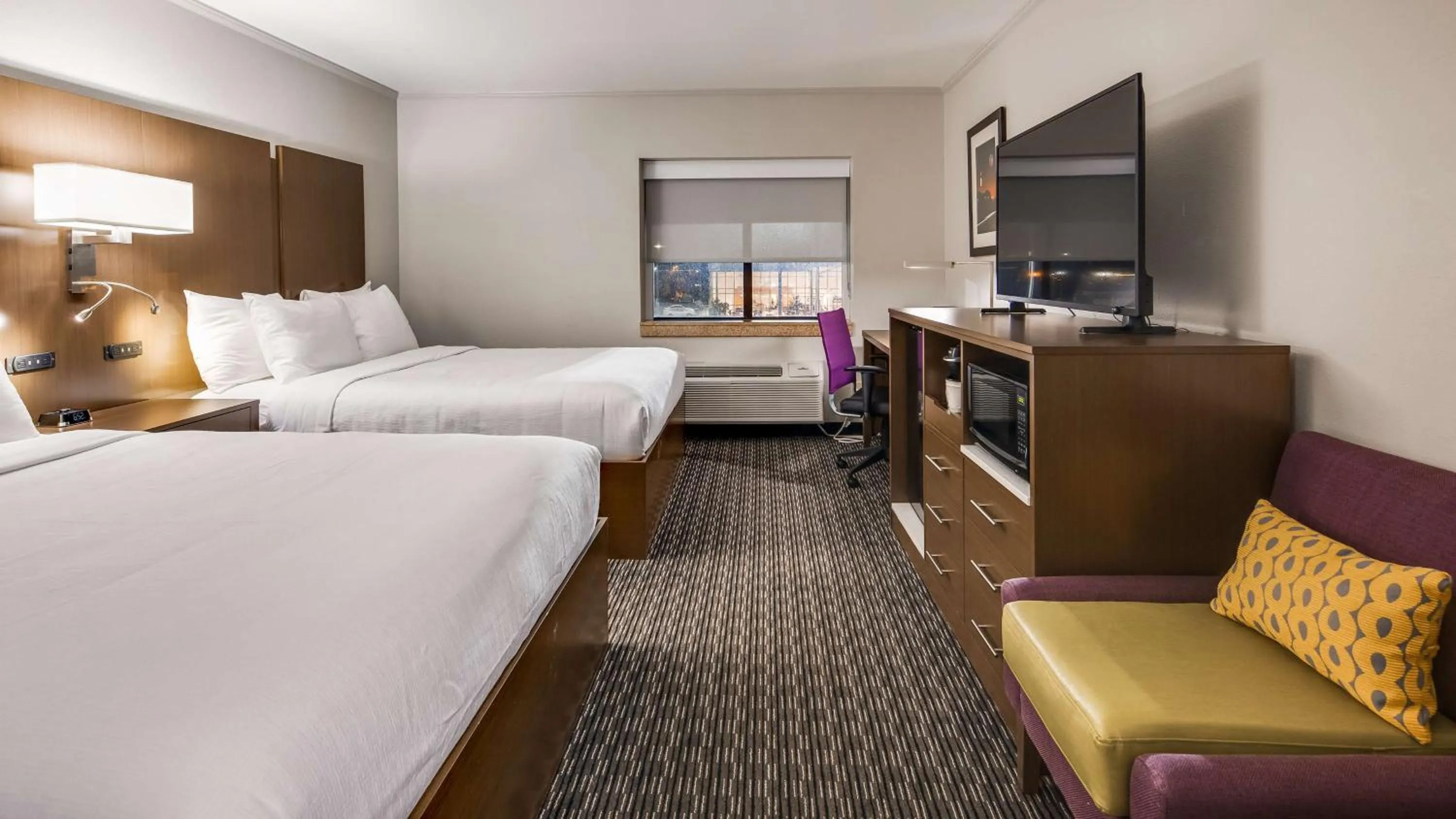 Photo of the whole room, Bed in Best Western Huntsville