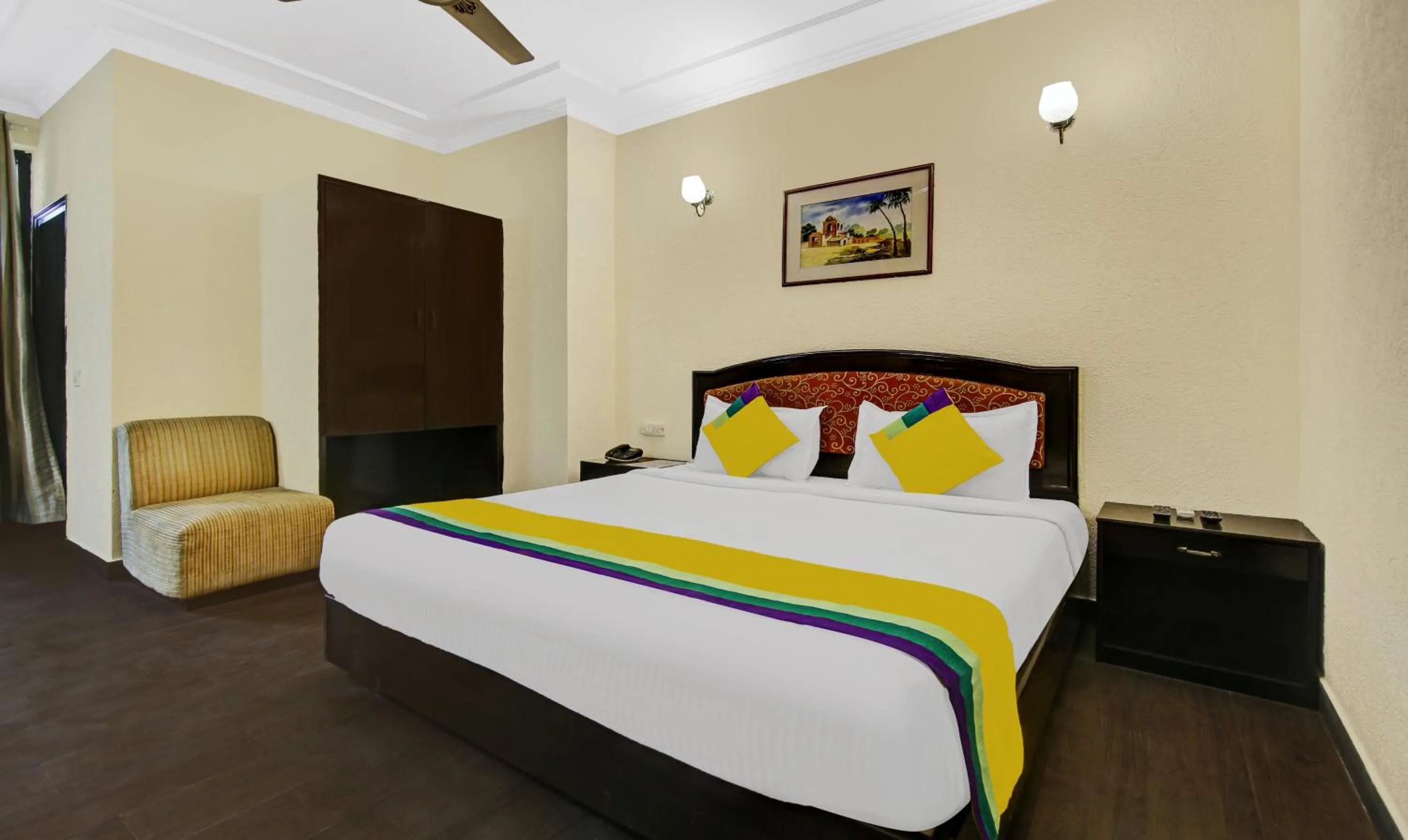 Bedroom, Bed in Itsy Hotels Arien International