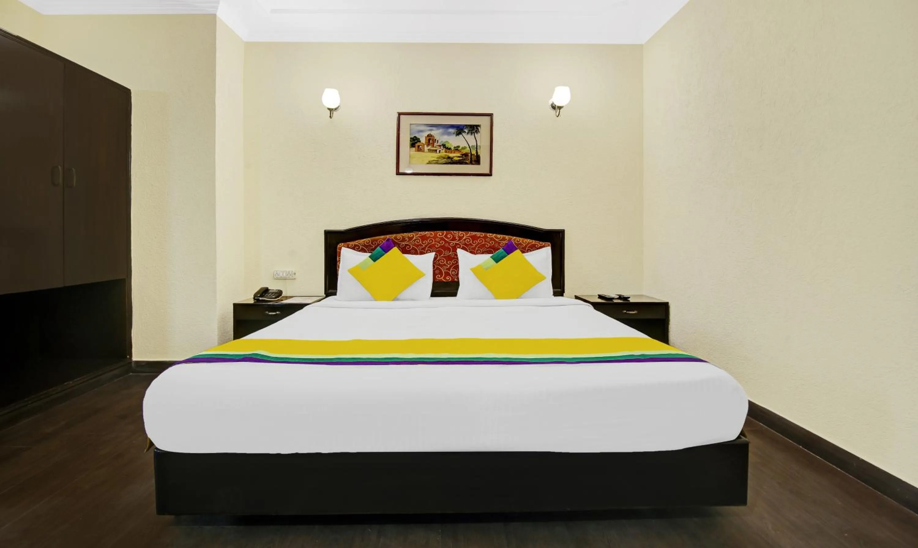 Bedroom, Bed in Itsy Hotels Arien International