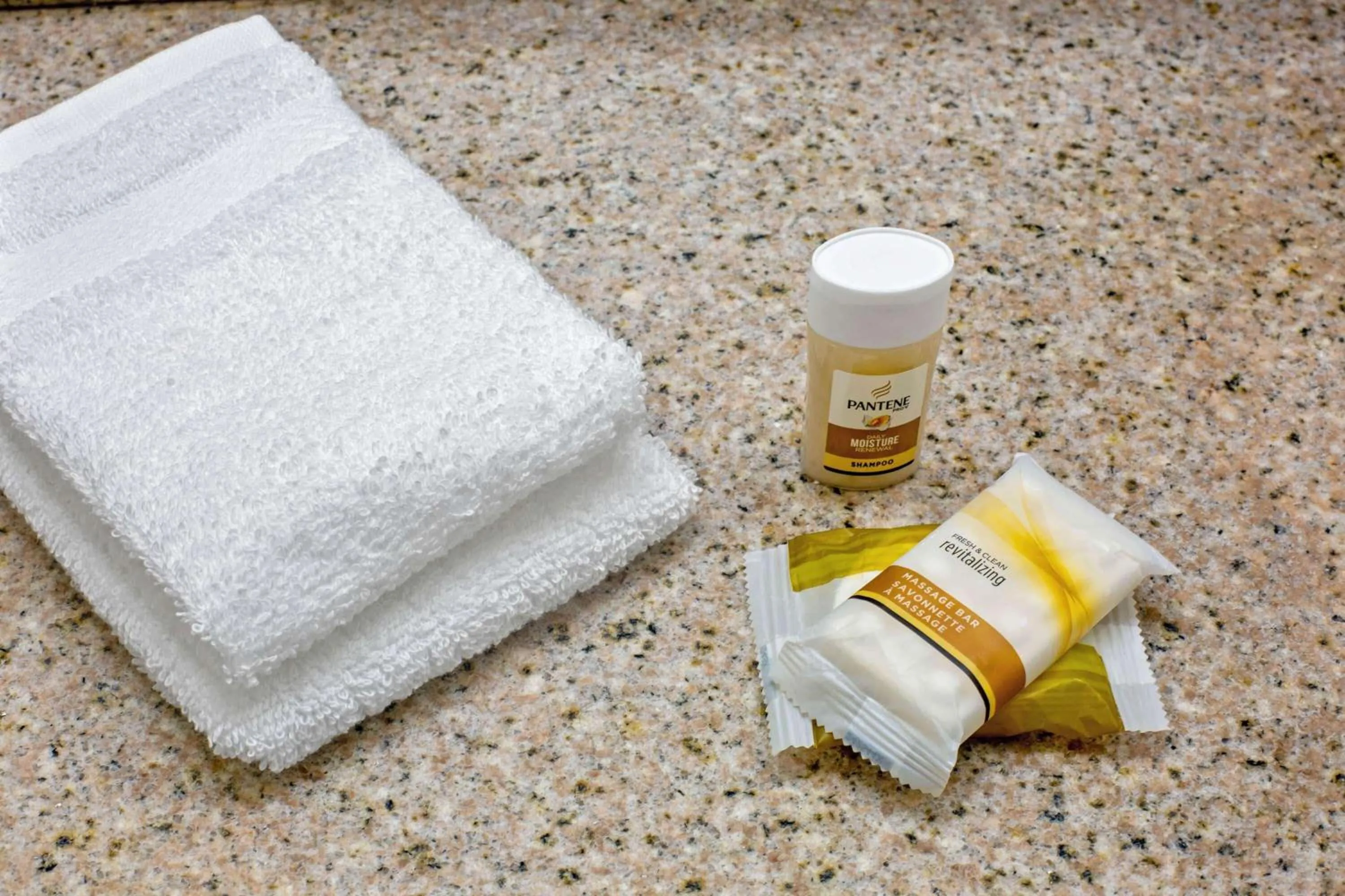 Bathroom in La Quinta Inn & Suites by Wyndham Sawgrass