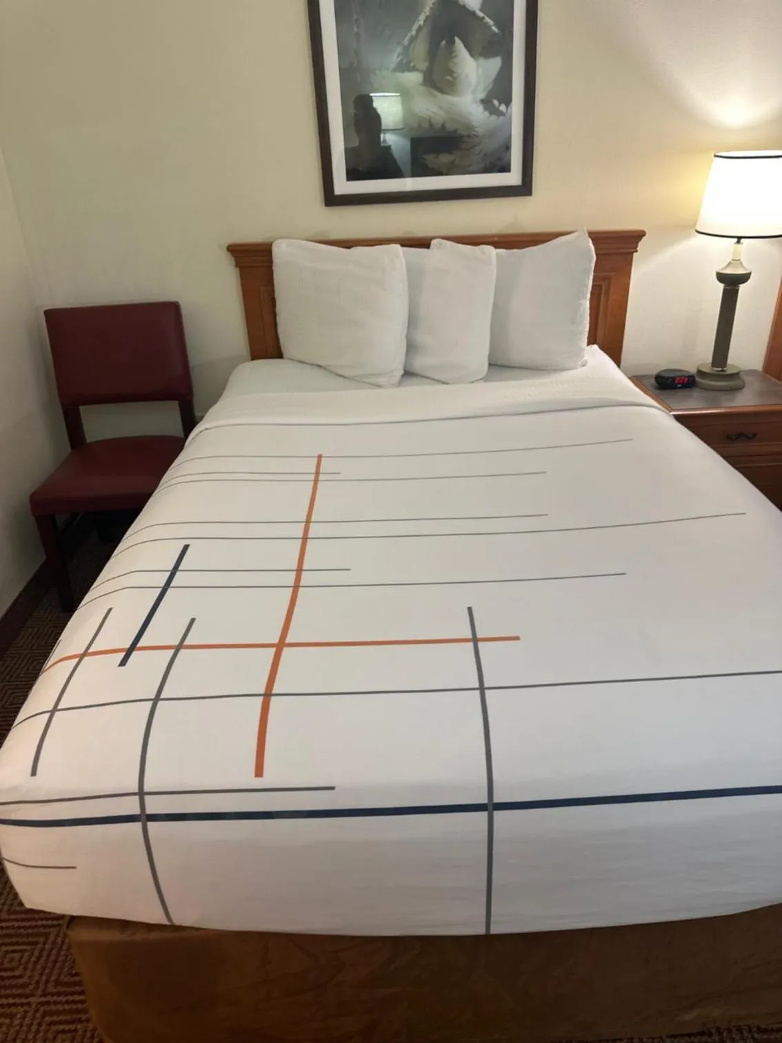 Bed in La Quinta Inn & Suites by Wyndham Sawgrass
