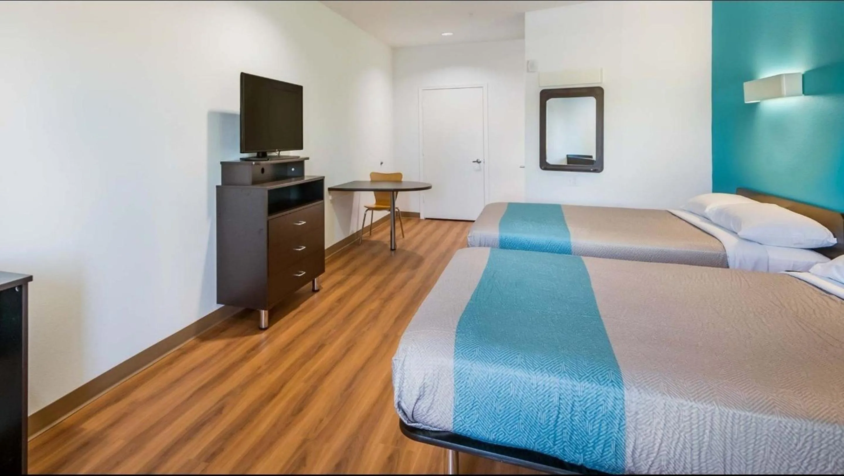 Bedroom, Bed in Motel 6-Channelview, TX