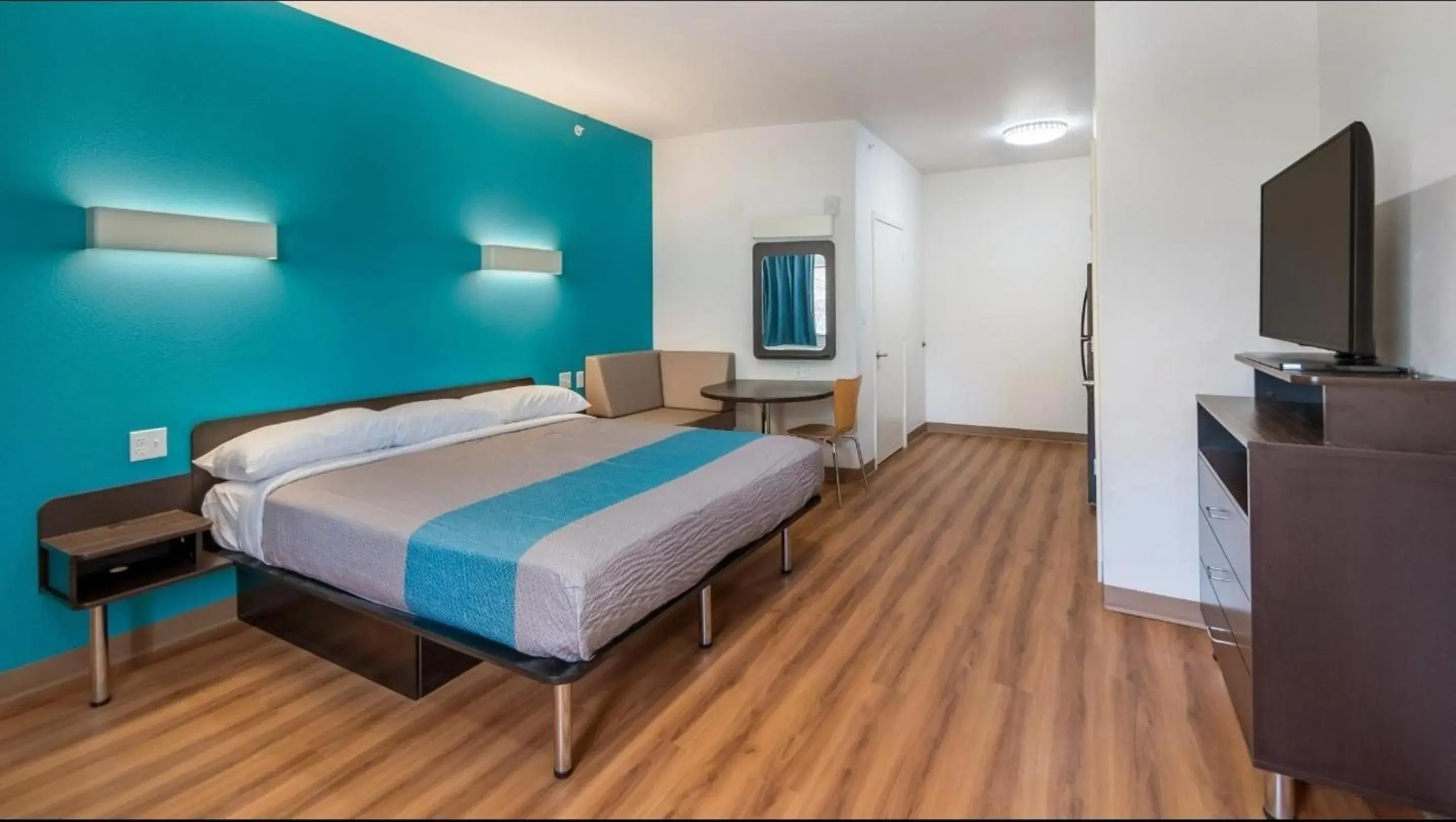 Deluxe King Suite - Smoking in Motel 6-Channelview, TX Deluxe King Suite - Smoking in Motel 6-Channelview, TX