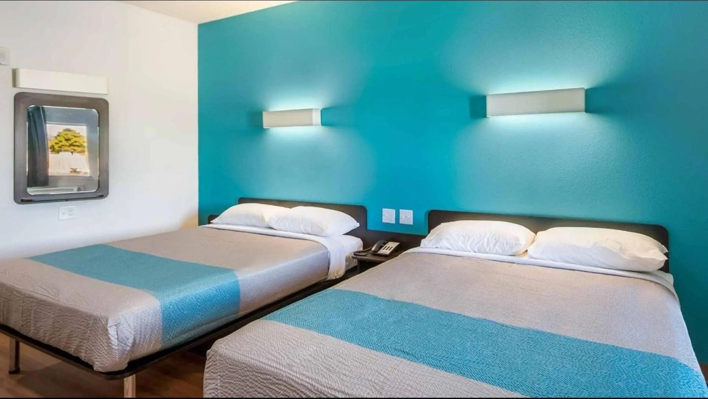 Deluxe Queen Room with Two Queen Beds - Non-Smoking in Motel 6-Channelview, TX Deluxe Queen Room with Two Queen Beds - Non-Smoking in Motel 6-Channelview, TX