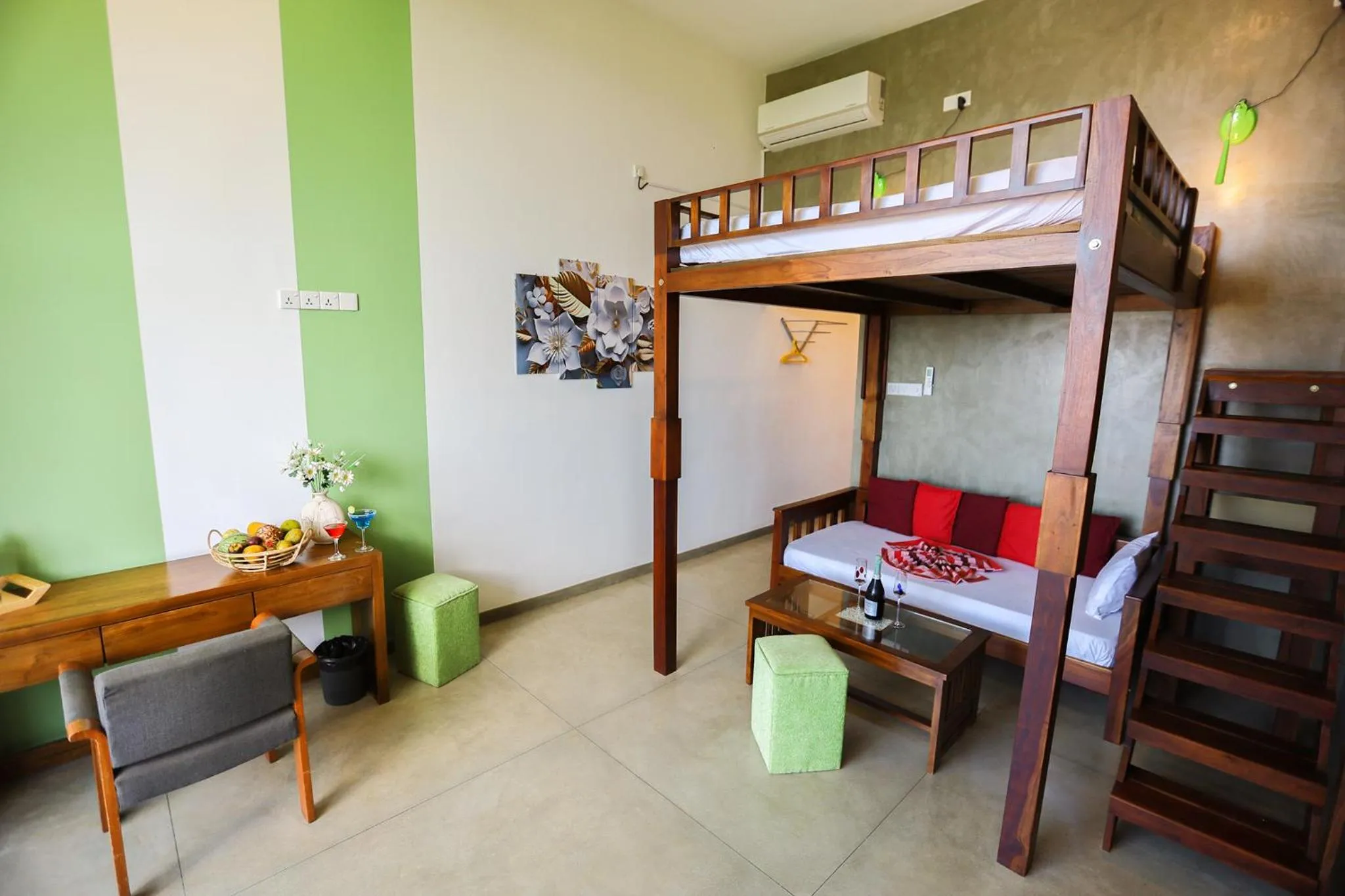 Restaurant/places to eat, Bed in Chill Bay Weligama