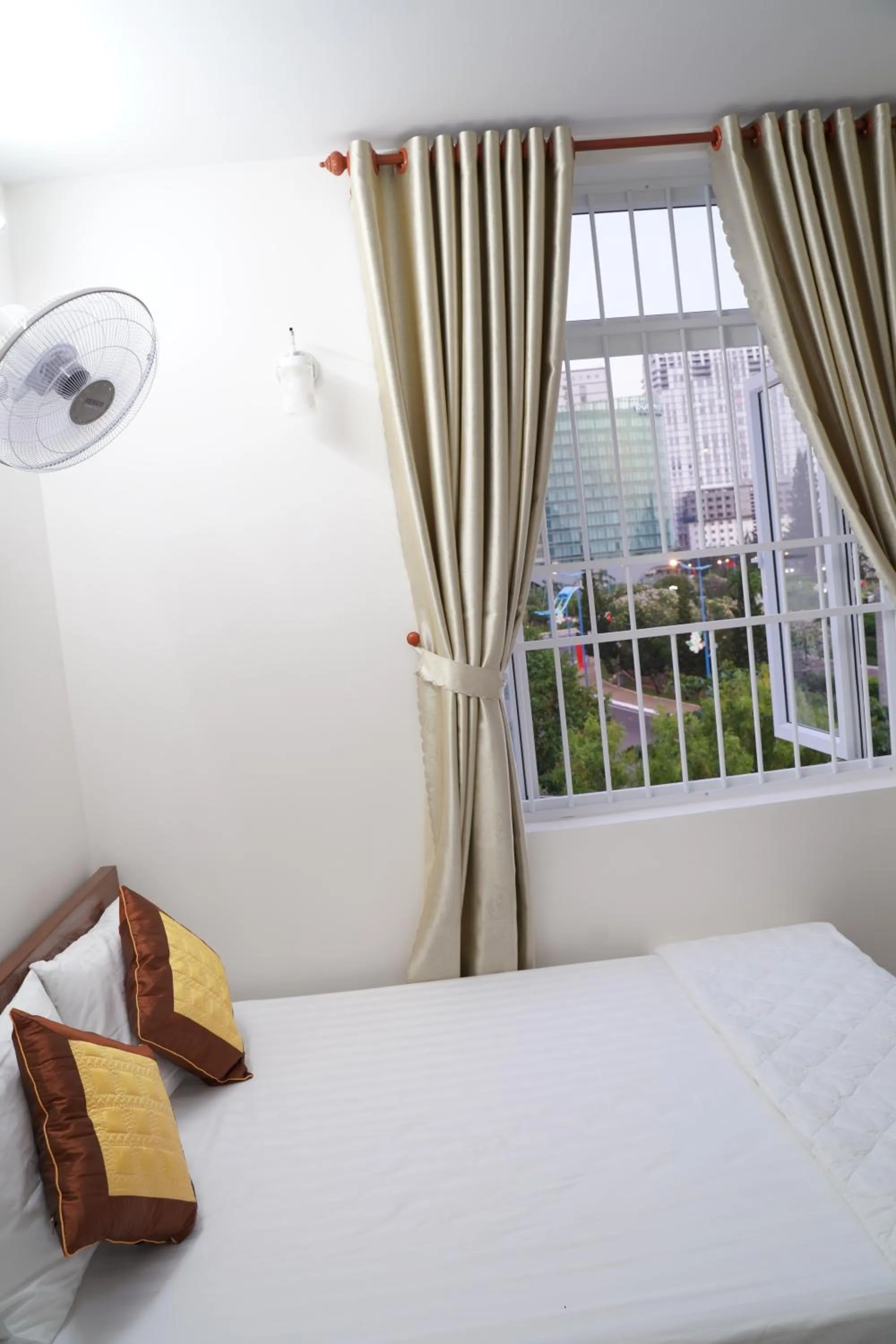 Bed in Jupiter Hotel