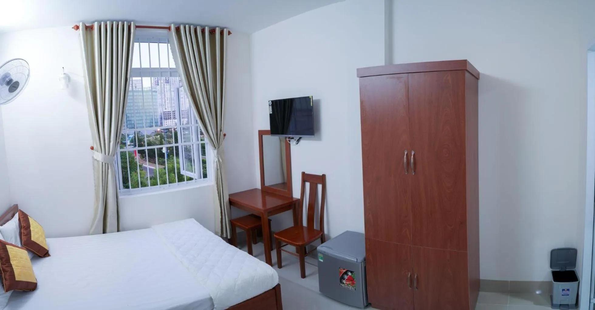 Bed in Jupiter Hotel