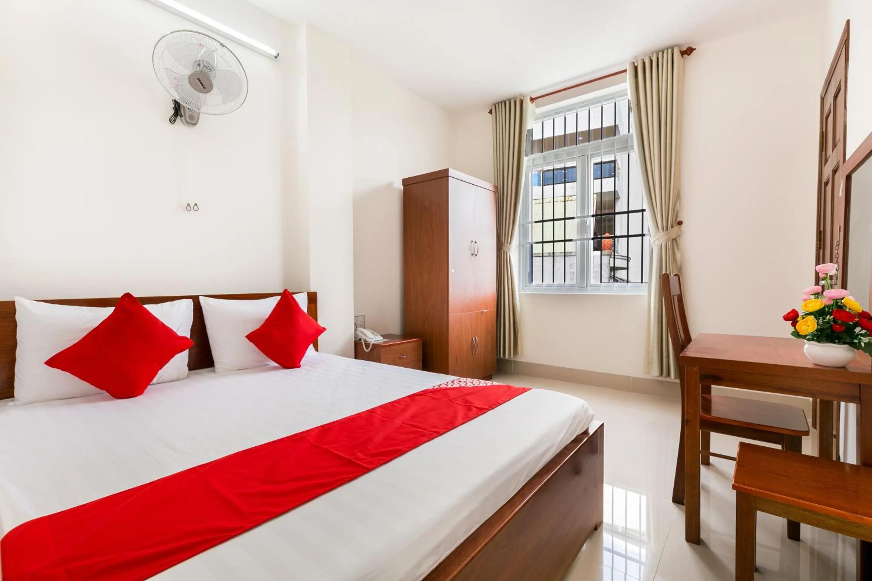 Bedroom, Bed in Jupiter Hotel