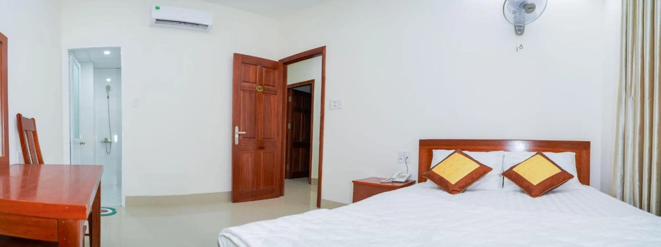 Bed in Jupiter Hotel